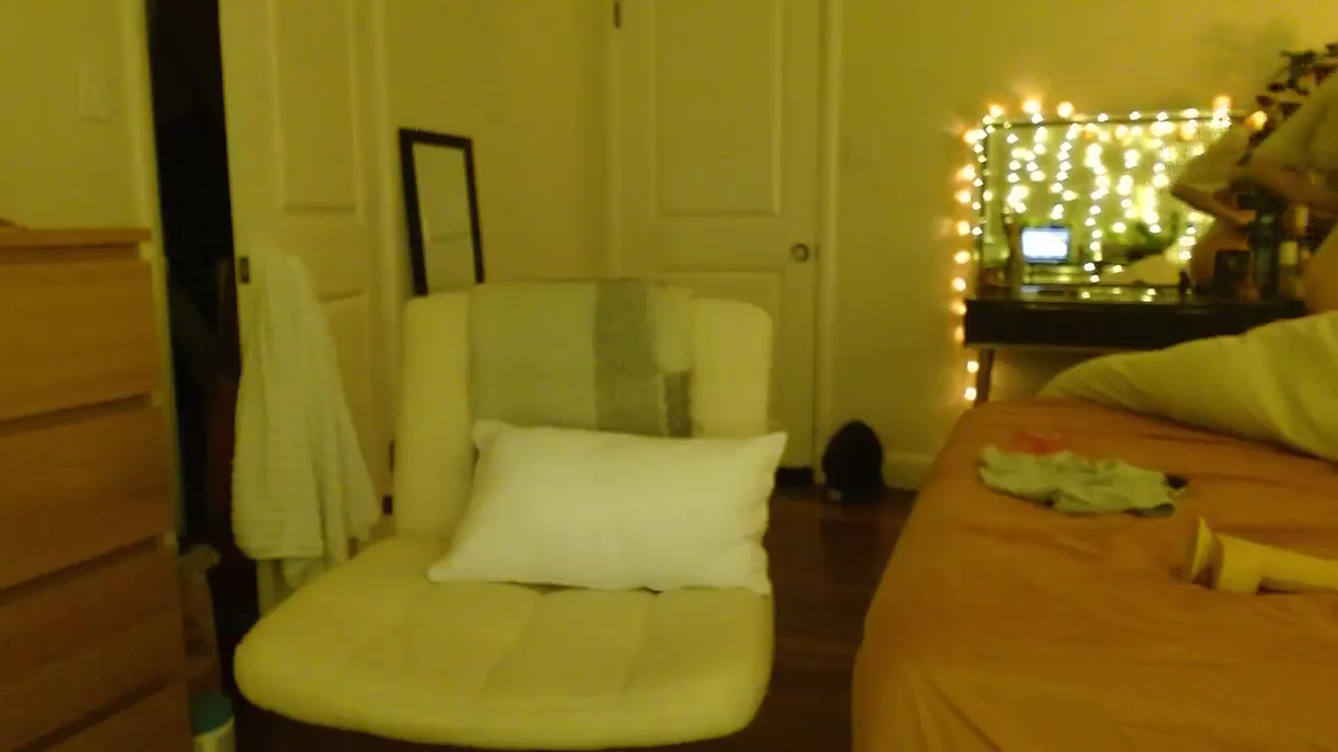 Gallery image thumbnail from honey28's myfreecams stream on, 03/25/2025, 04:34 image 10 of 20