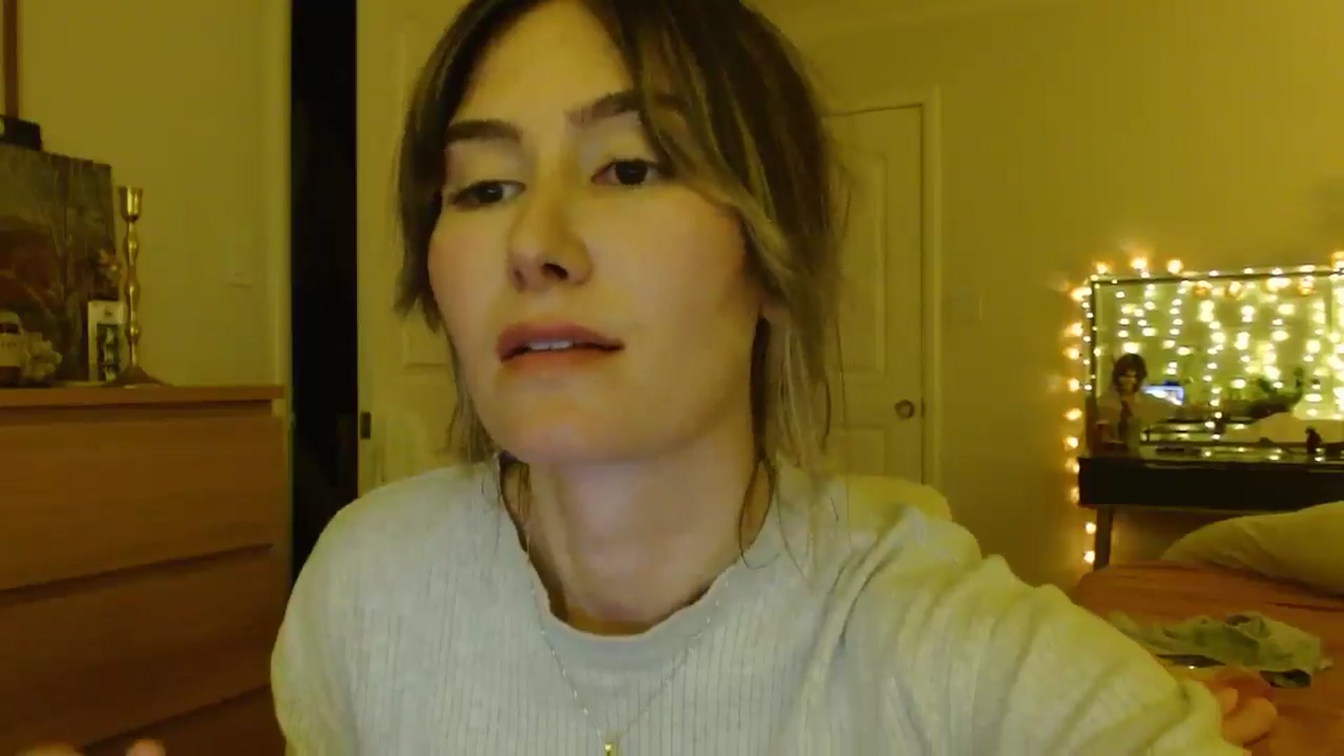 Gallery image thumbnail from honey28's myfreecams stream on, 03/25/2025, 04:34 image 19 of 20
