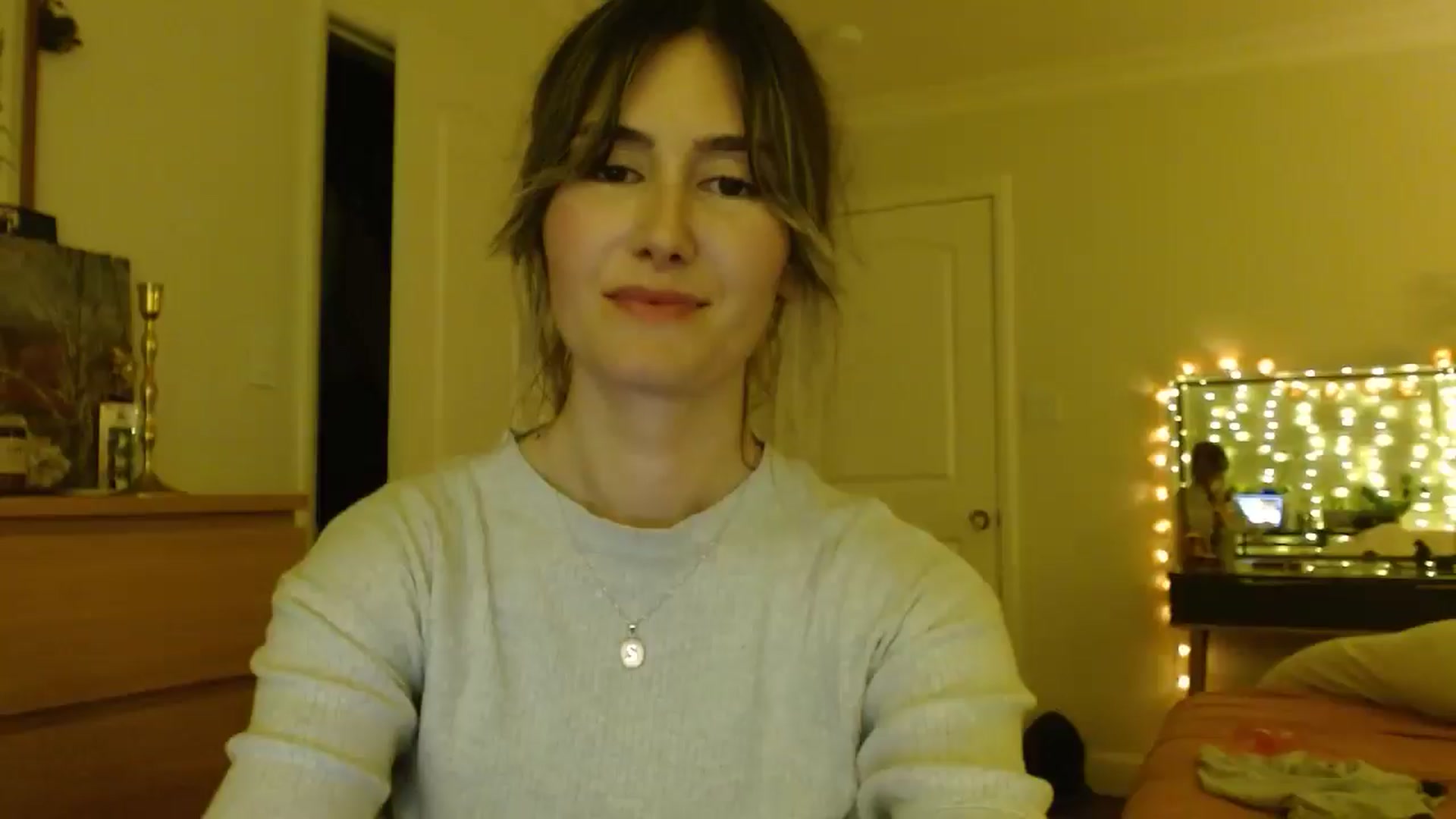 Gallery image thumbnail from honey28's myfreecams stream on, 03/25/2025, 04:34 image 12 of 20