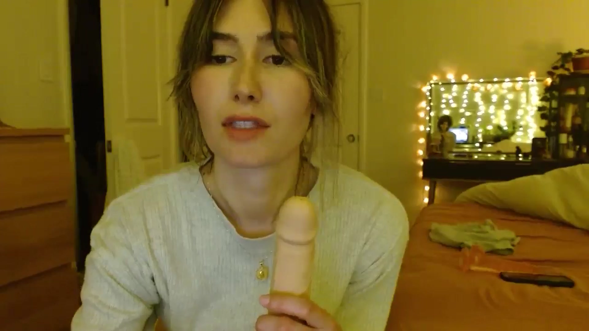 Gallery image thumbnail from honey28's myfreecams stream on, 03/25/2025, 04:34 image 9 of 20