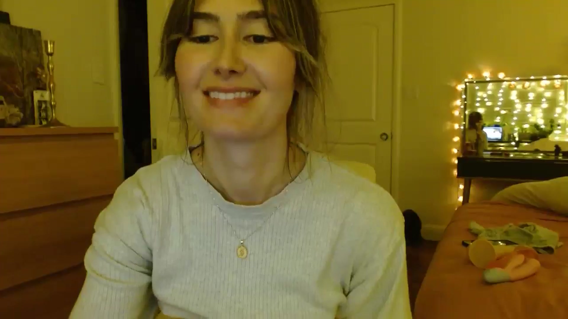 Gallery image thumbnail from honey28's myfreecams stream on, 03/25/2025, 04:34 image 20 of 20