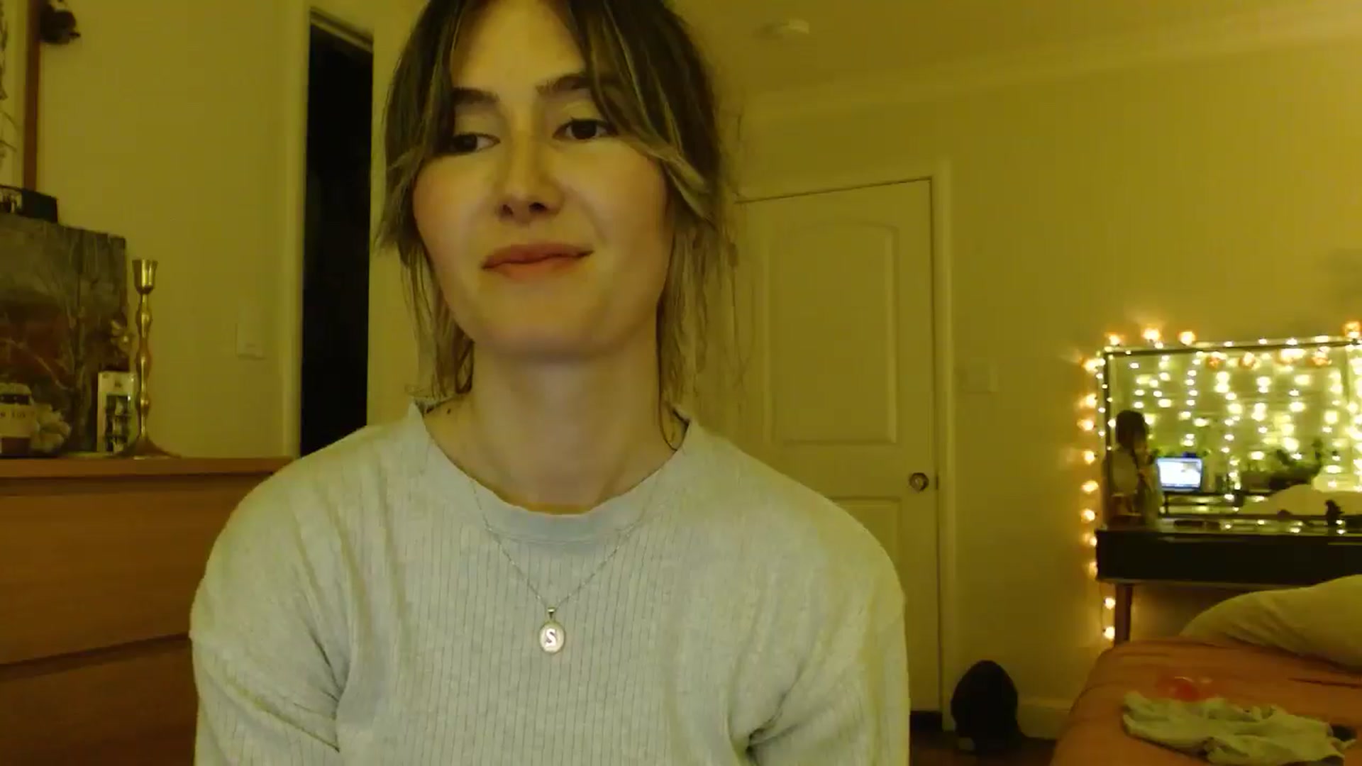 Gallery image thumbnail from honey28's myfreecams stream on, 03/25/2025, 04:34 image 13 of 20