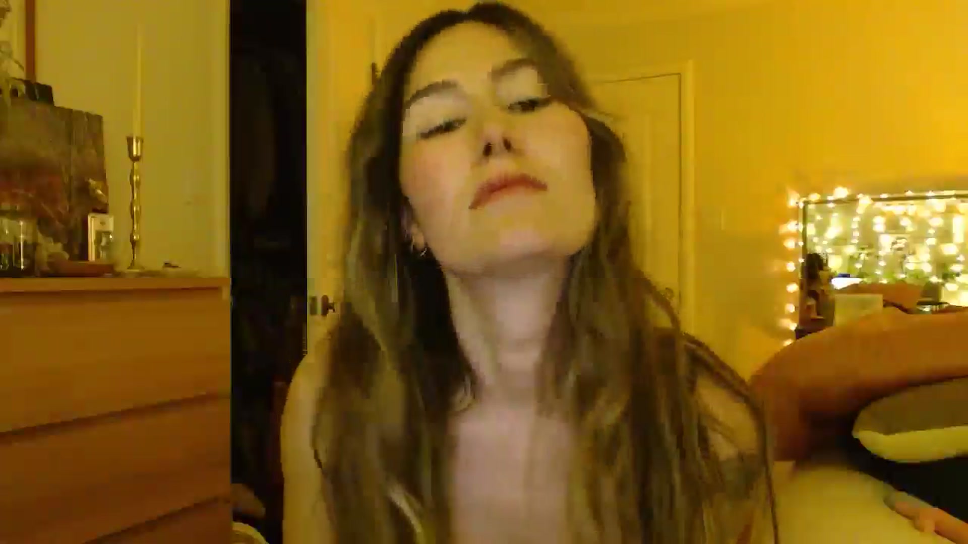 Gallery image thumbnail from honey28's myfreecams stream on, 04/17/2025, 05:03 image 18 of 20