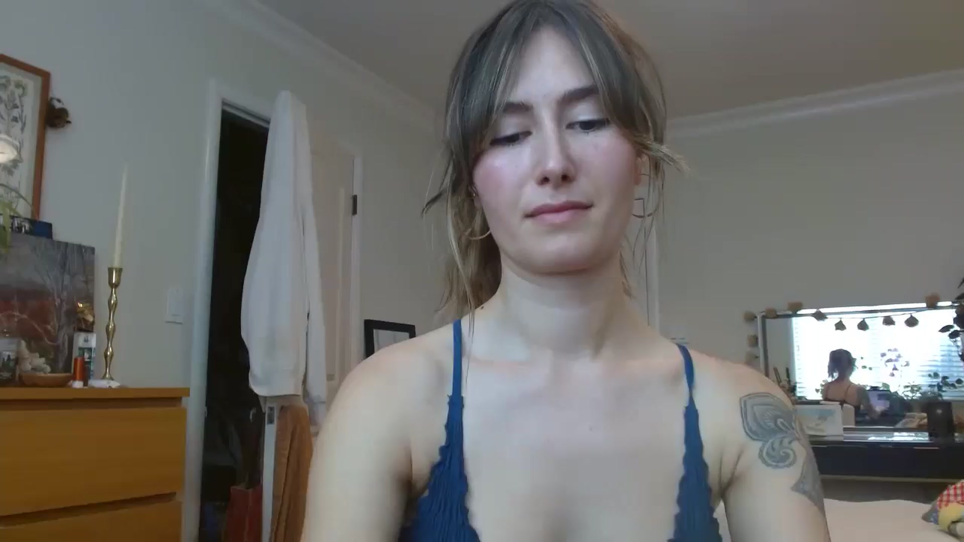 Gallery image thumbnail from honey28's myfreecams stream on, 04/19/2025, 23:38 image 5 of 20