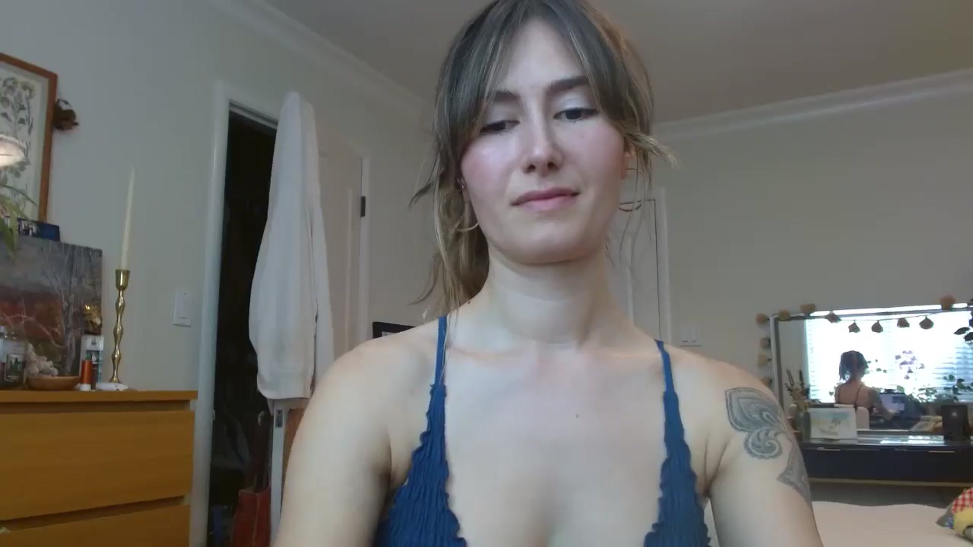 Gallery image thumbnail from honey28's myfreecams stream on, 04/19/2025, 23:38 image 8 of 20