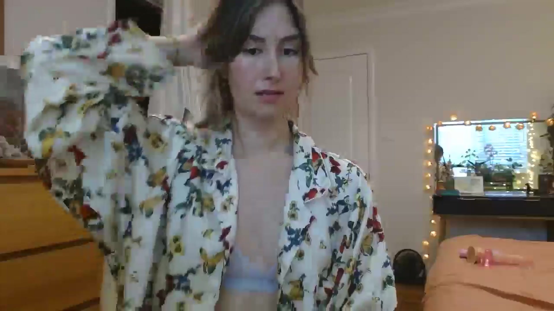 Gallery image thumbnail from honey28's myfreecams stream on, 04/25/2025, 23:28 image 3 of 20