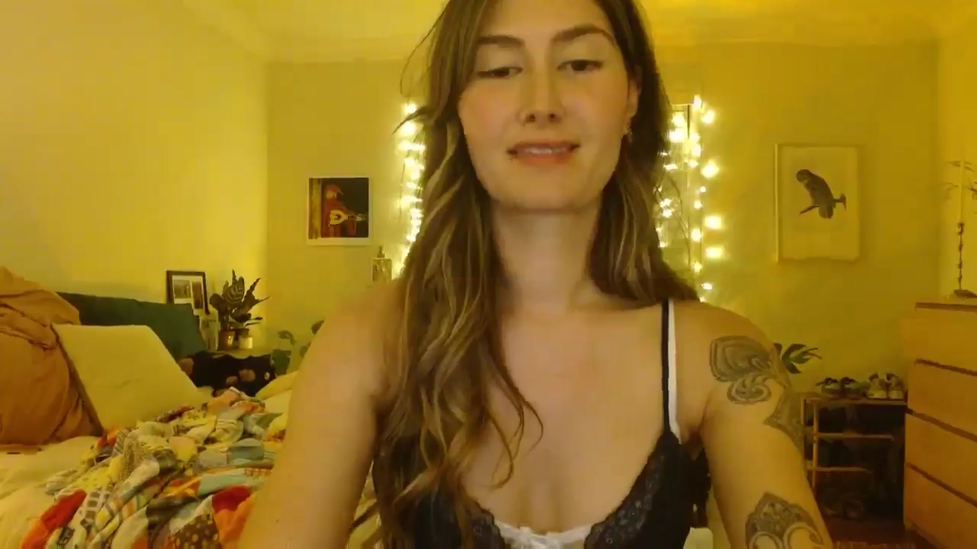 Gallery image thumbnail from honey28's myfreecams stream on, 04/27/2025, 04:34 image 8 of 20