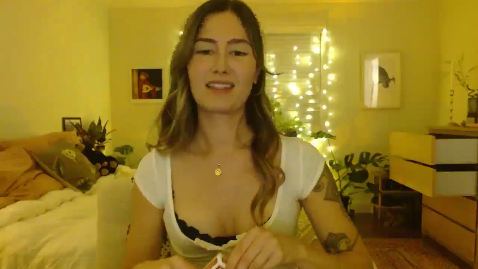 Gallery image thumbnail from honey28's myfreecams stream on, 05/15/2025, 04:37 image 2 of 20