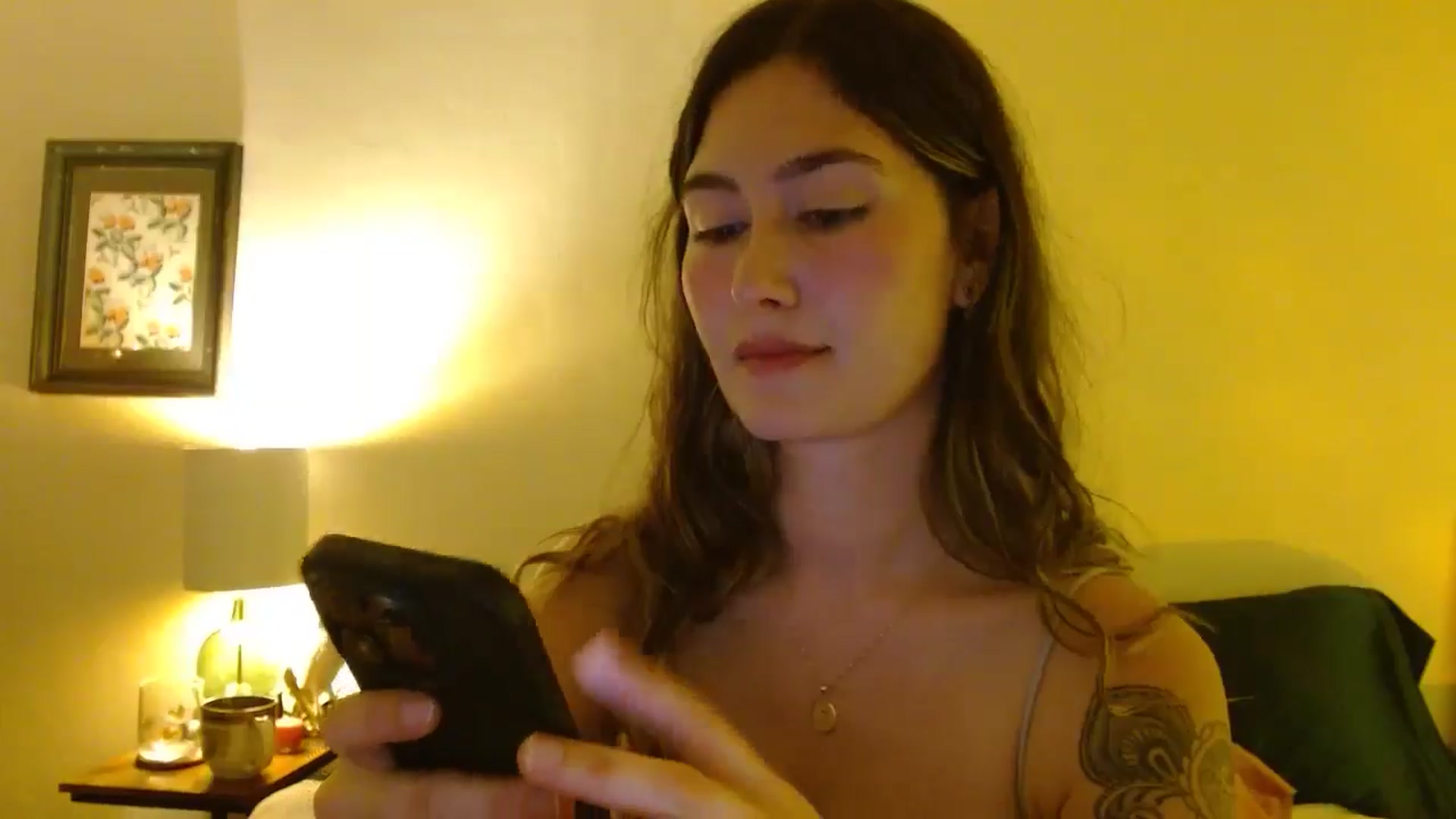 Gallery image thumbnail from honey28's myfreecams stream on, 05/18/2025, 05:24 image 6 of 20