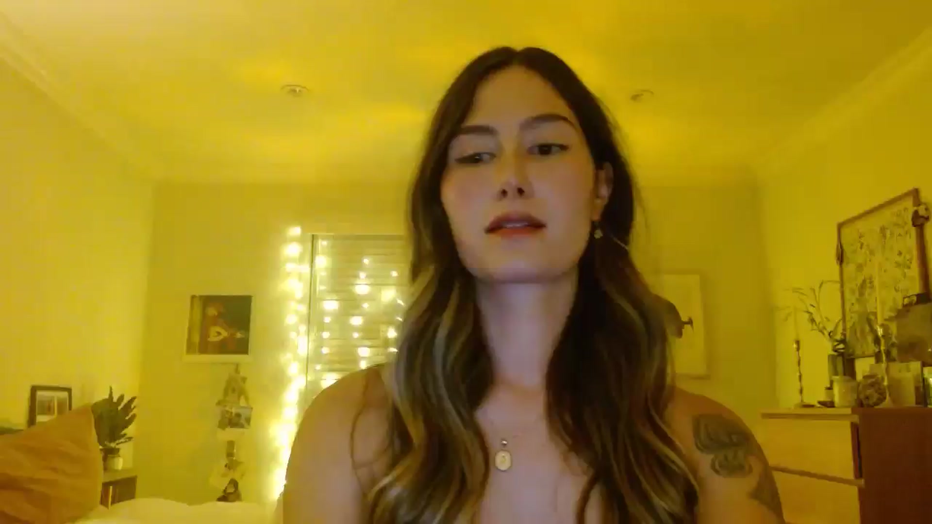 Gallery image thumbnail from honey28's myfreecams stream on, 07/31/2025, 04:17 image 1 of 20