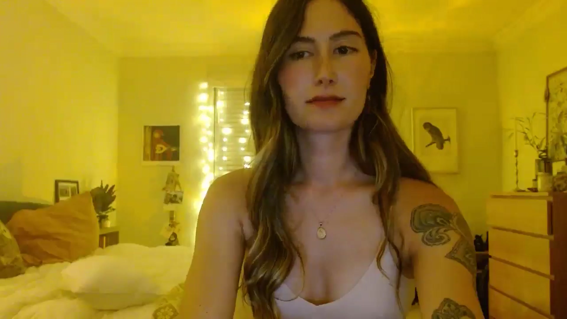 Gallery image thumbnail from honey28's myfreecams stream on, 07/31/2025, 04:17 image 10 of 20