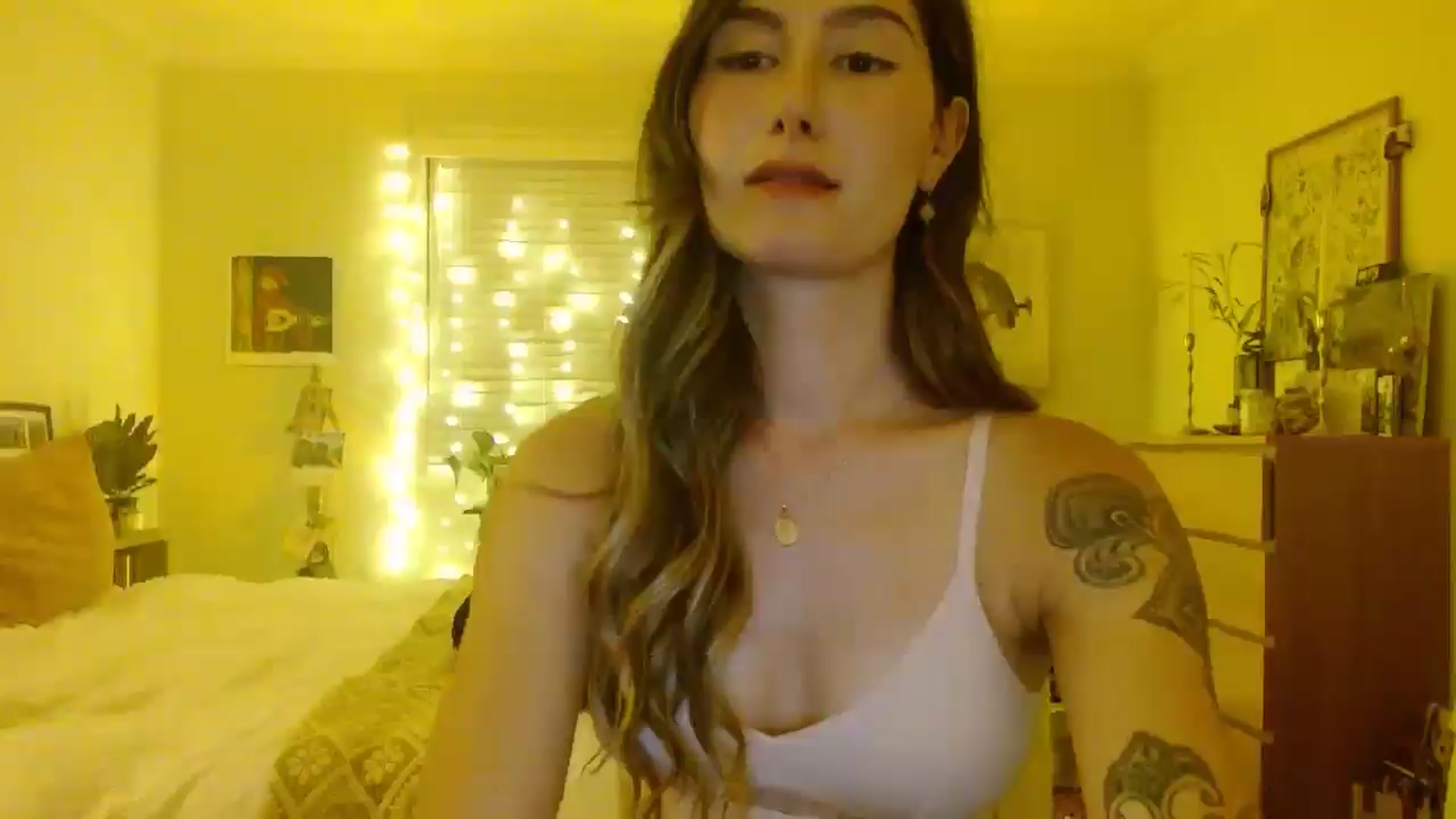 Gallery image thumbnail from honey28's myfreecams stream on, 07/31/2025, 04:17 image 19 of 20