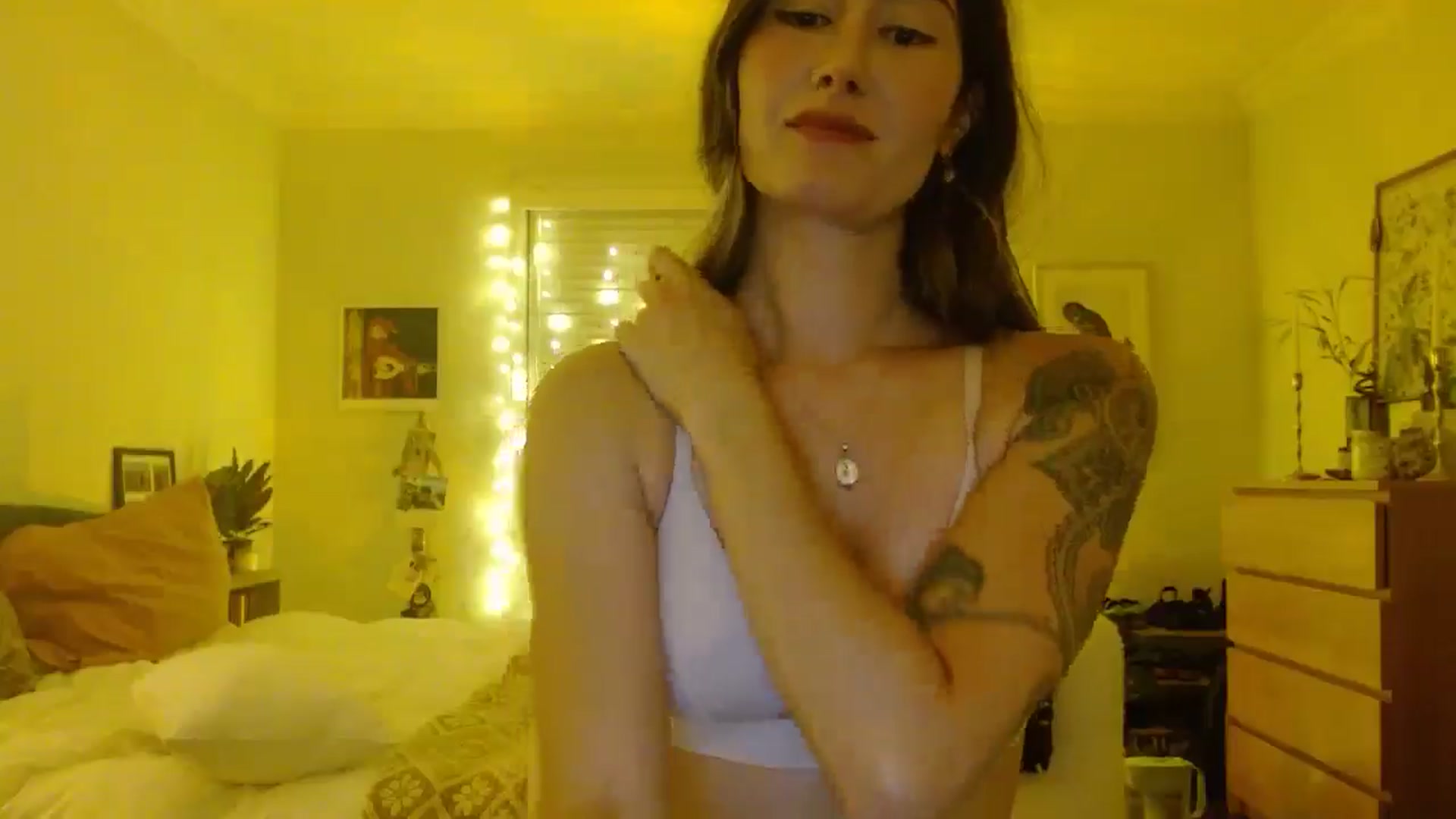 Gallery image thumbnail from honey28's myfreecams stream on, 07/31/2025, 04:17 image 8 of 20