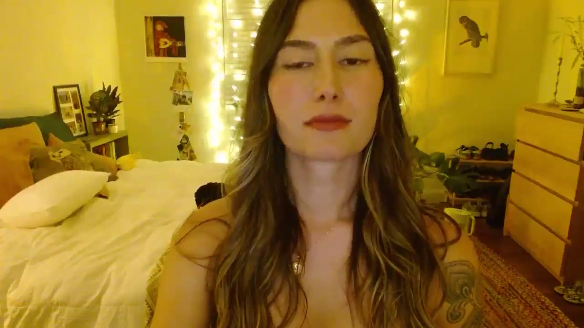 Gallery image thumbnail from honey28's myfreecams stream on, 08/05/2025, 04:10 image 8 of 20