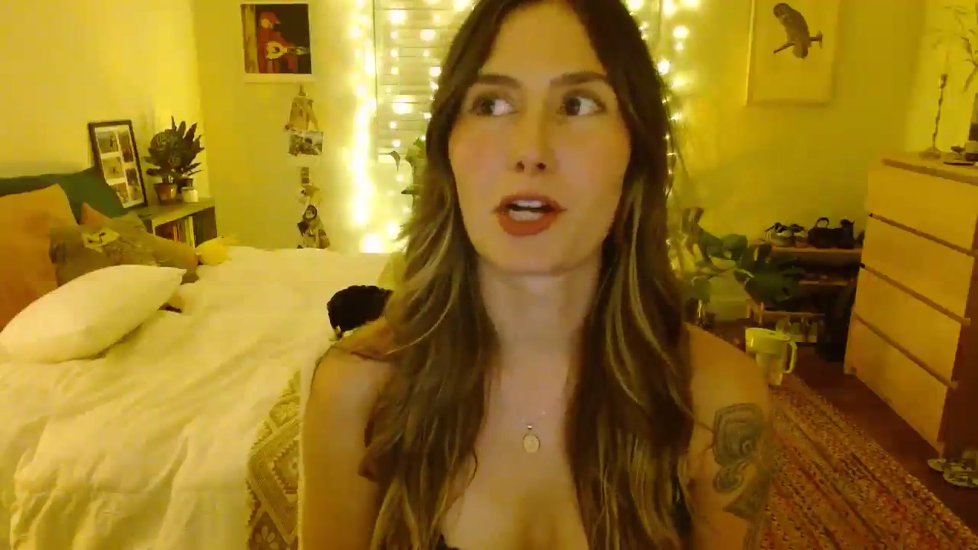 Gallery image thumbnail from honey28's myfreecams stream on, 08/05/2025, 04:10 image 12 of 20