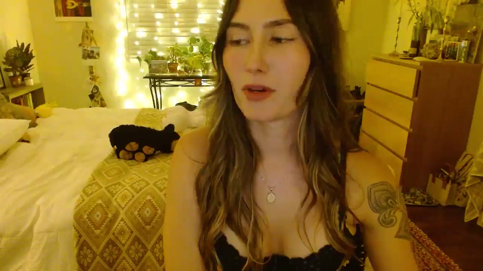 Gallery image thumbnail from honey28's myfreecams stream on, 08/05/2025, 04:10 image 20 of 20