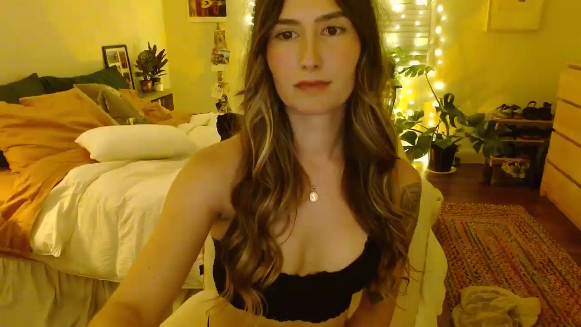 Gallery image thumbnail from honey28's myfreecams stream on, 08/09/2025, 05:16 image 6 of 20
