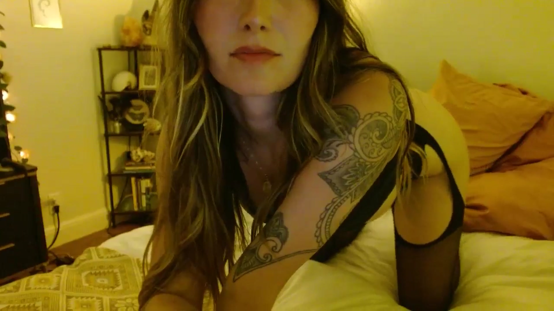 Gallery image thumbnail from honey28's myfreecams stream on, 08/15/2025, 03:33 image 18 of 20