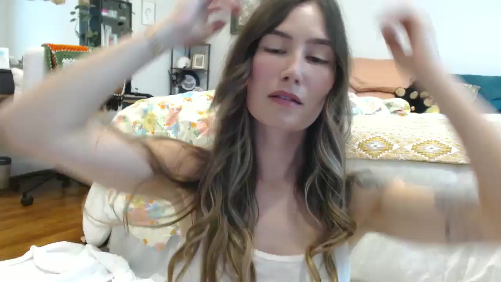 Gallery image thumbnail from honey28's myfreecams stream on, 08/30/2025, 21:40 image 6 of 20