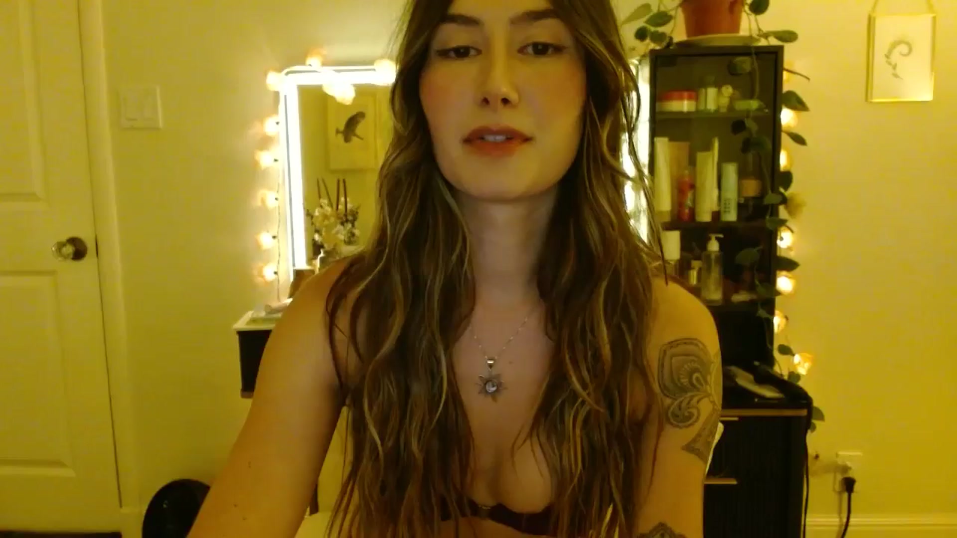 Gallery image thumbnail from honey28's myfreecams stream on, 09/04/2025, 04:26 image 2 of 20