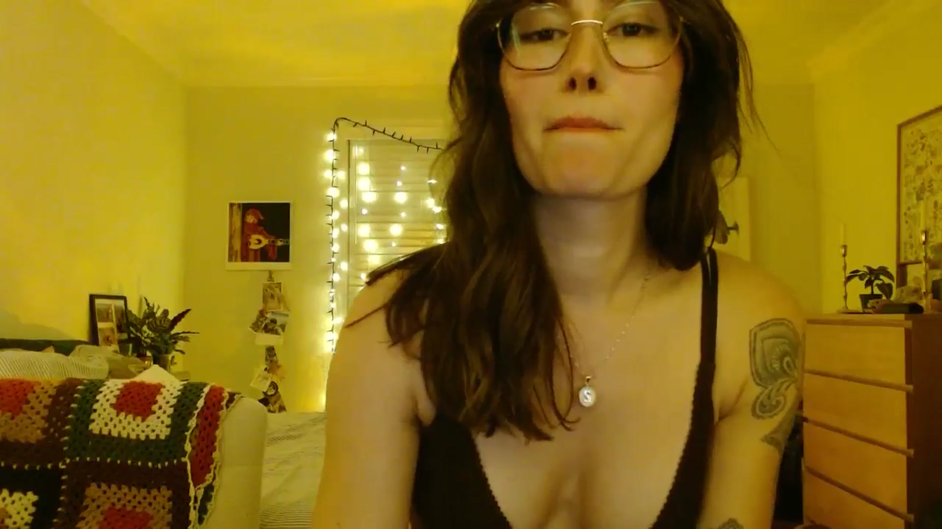 Gallery image thumbnail from honey28's myfreecams stream on, 11/21/2025, 04:47 image 4 of 20