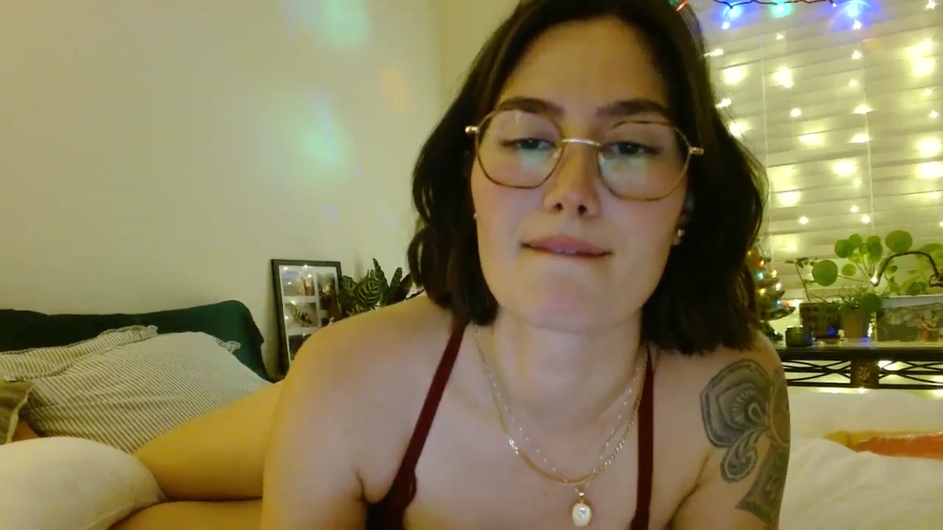 Gallery image thumbnail from honey28's myfreecams stream on, 12/03/2025, 06:03 image 8 of 20