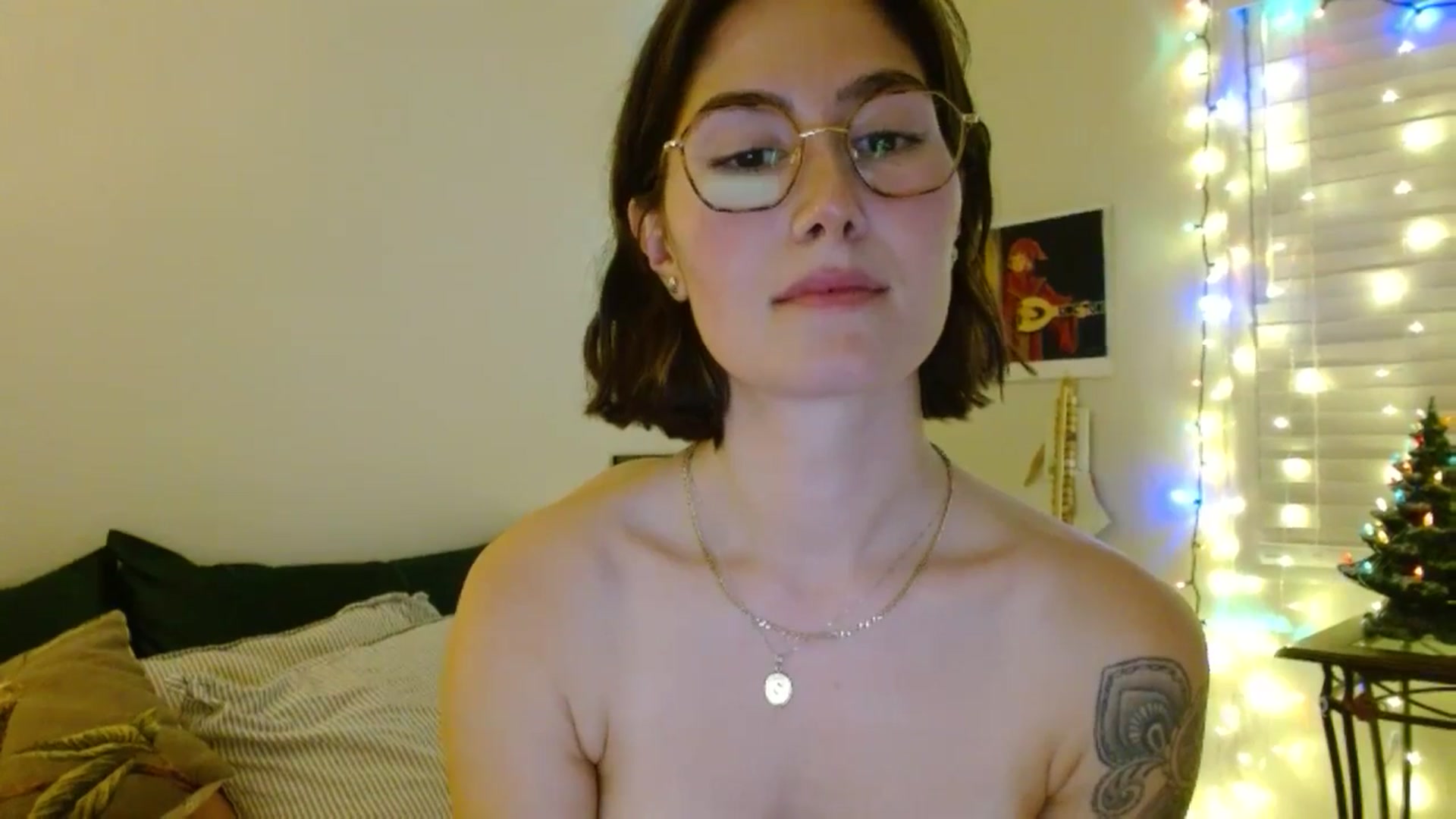 Gallery image thumbnail from honey28's myfreecams stream on, 12/03/2025, 06:03 image 18 of 20