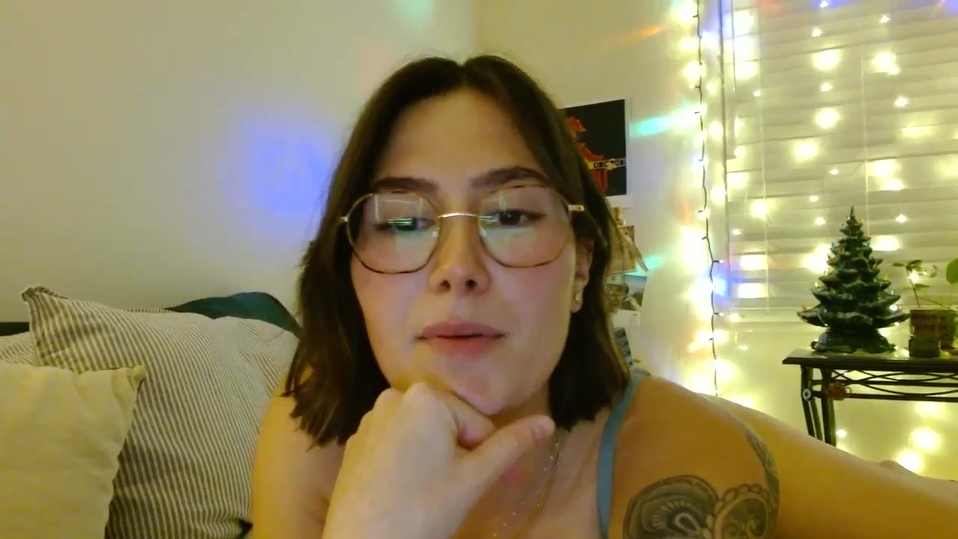Gallery image thumbnail from honey28's myfreecams stream on, 12/05/2025, 07:07 image 14 of 20