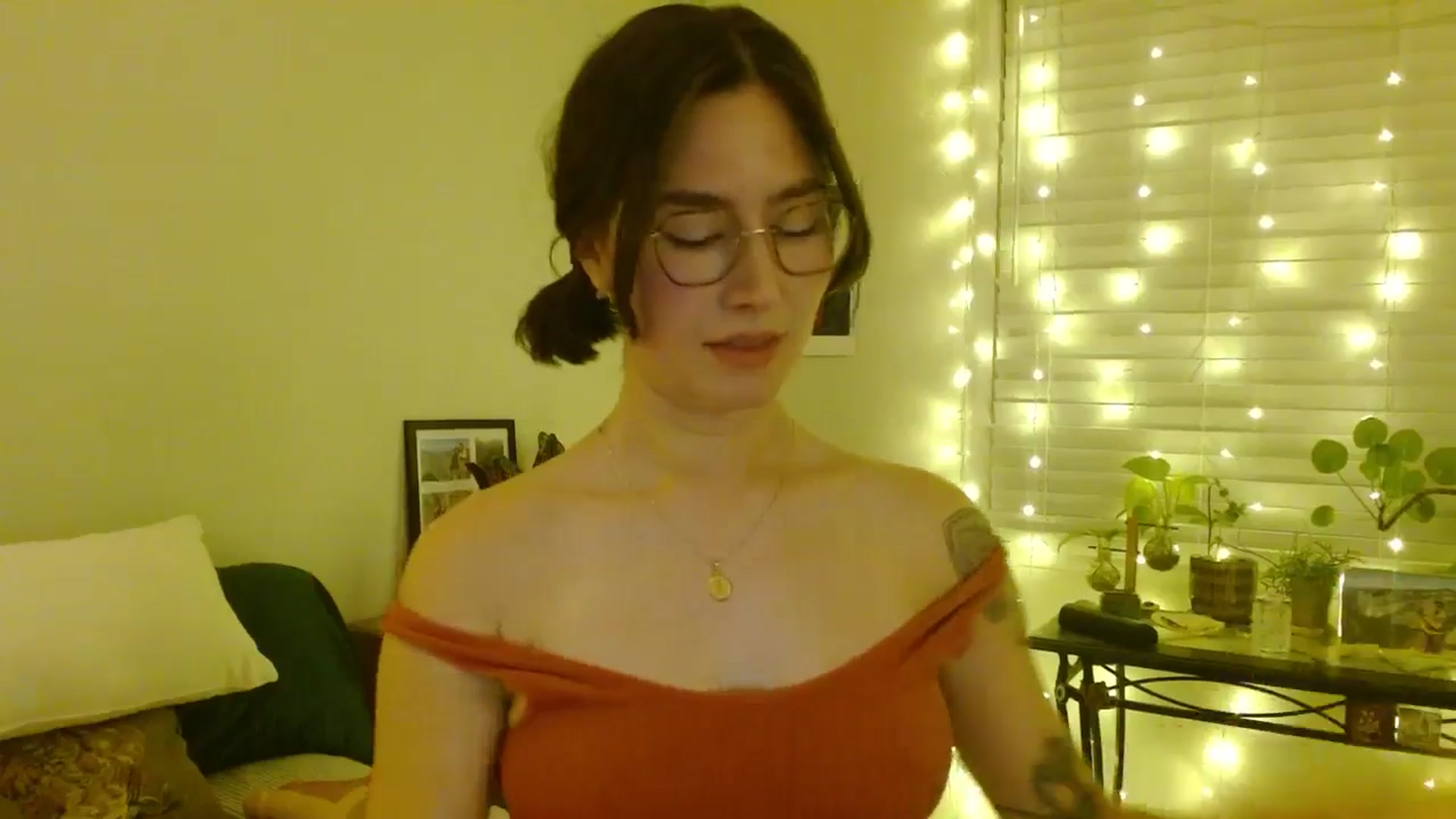 Gallery image thumbnail from honey28's myfreecams stream on, 02/18/2026, 06:09 image 6 of 20