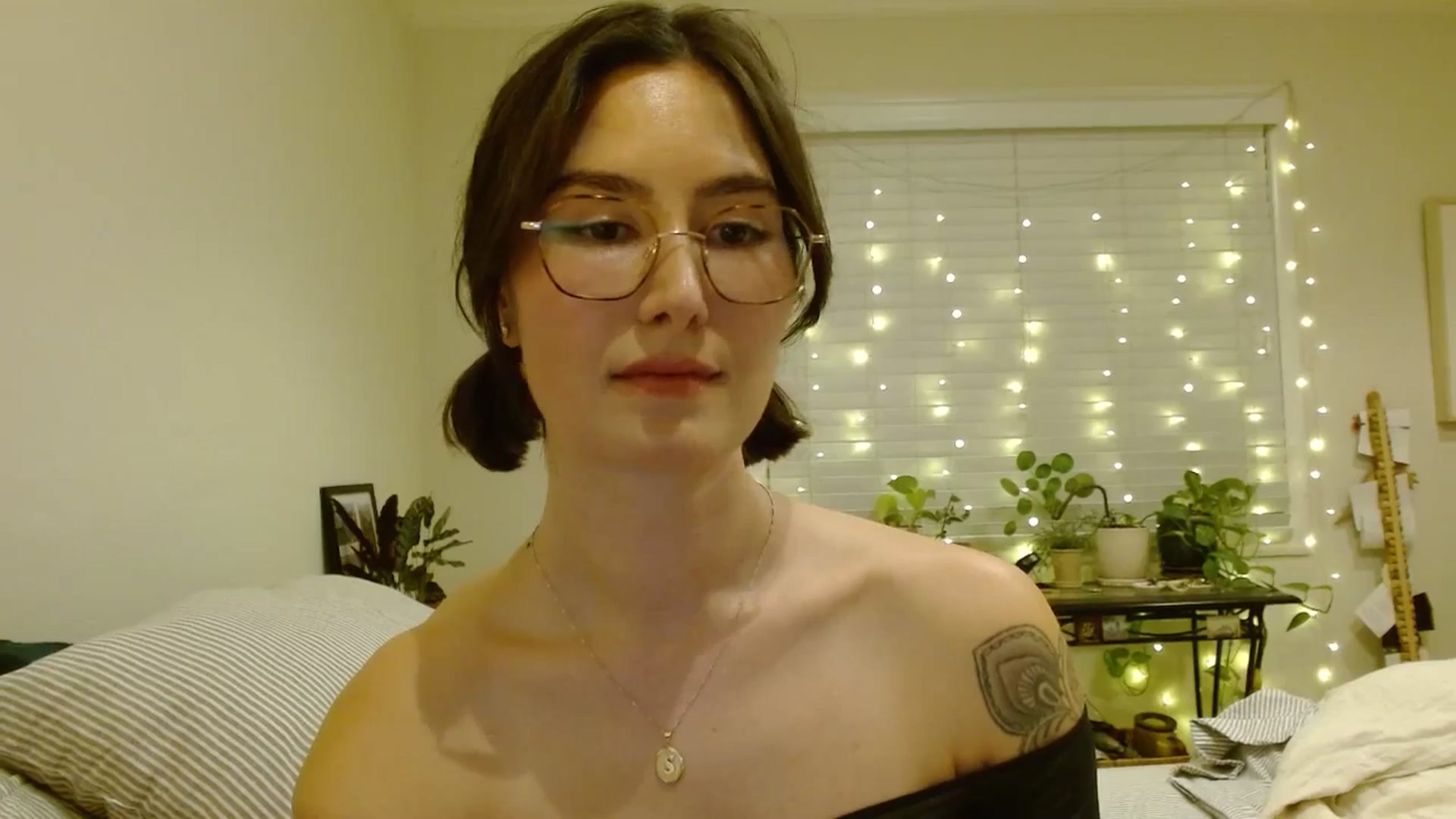 Gallery image thumbnail from honey28's myfreecams stream on, 03/03/2026, 05:13 image 14 of 20