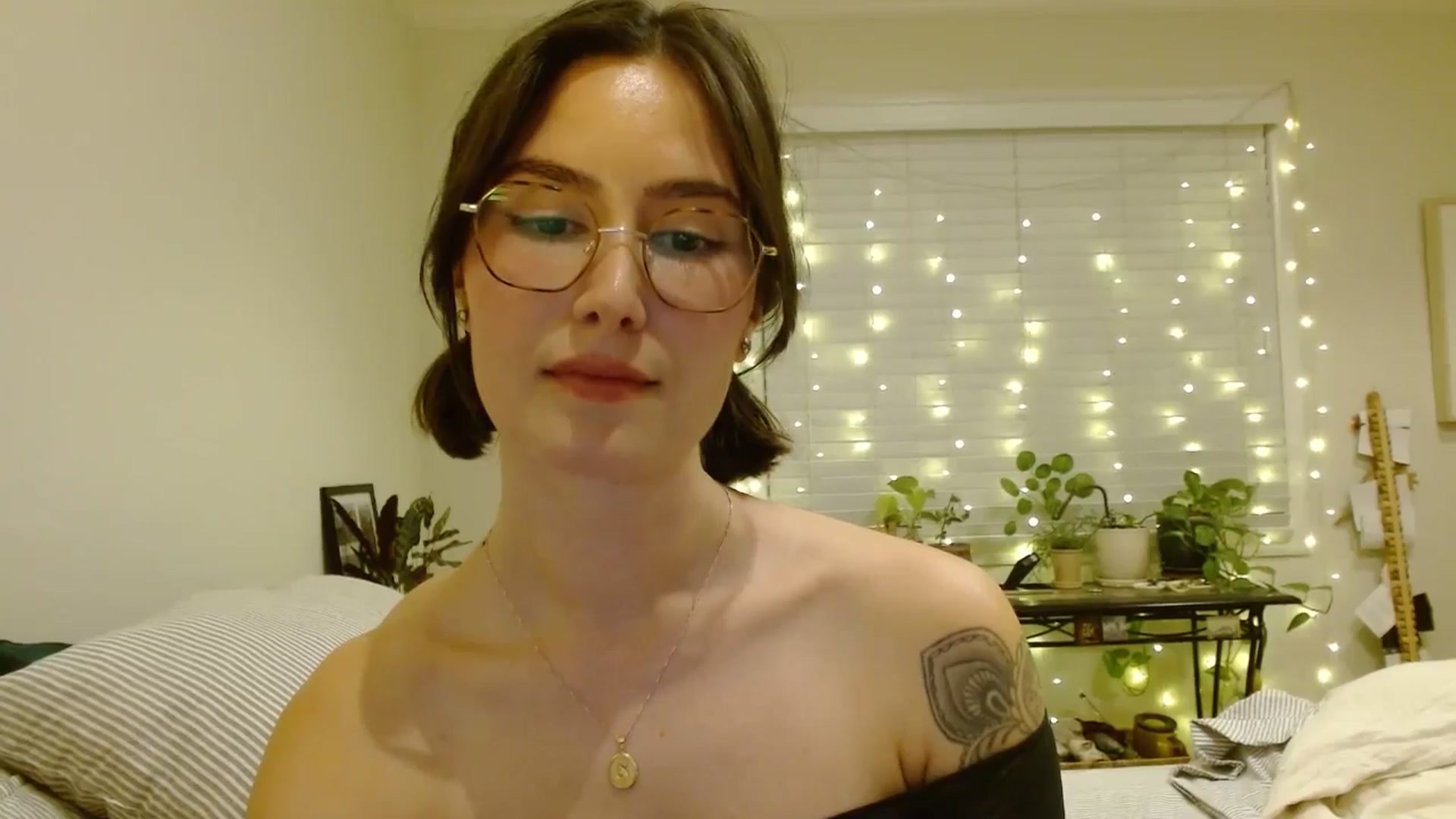 Gallery image thumbnail from honey28's myfreecams stream on, 03/03/2026, 05:13 image 13 of 20