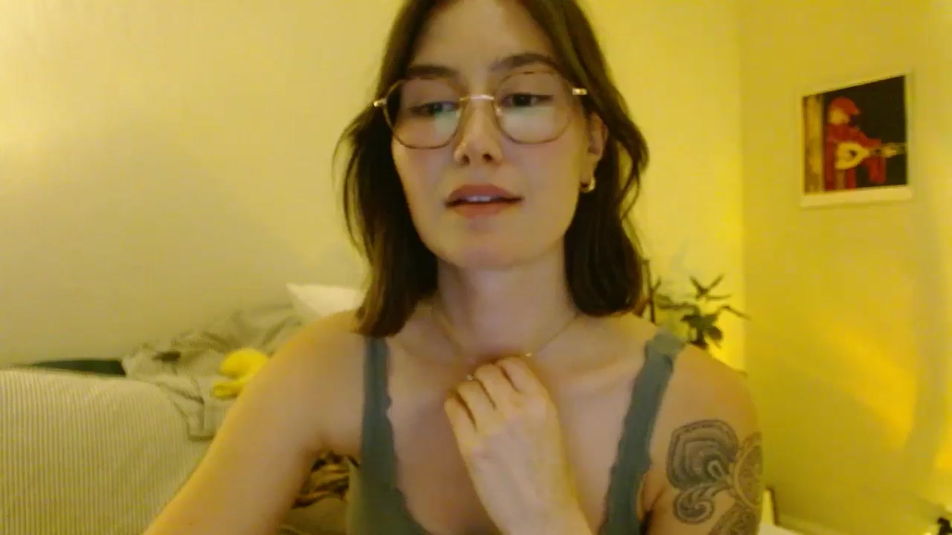 Gallery image thumbnail from honey28's myfreecams stream on, 04/21/2026, 02:44 image 16 of 20