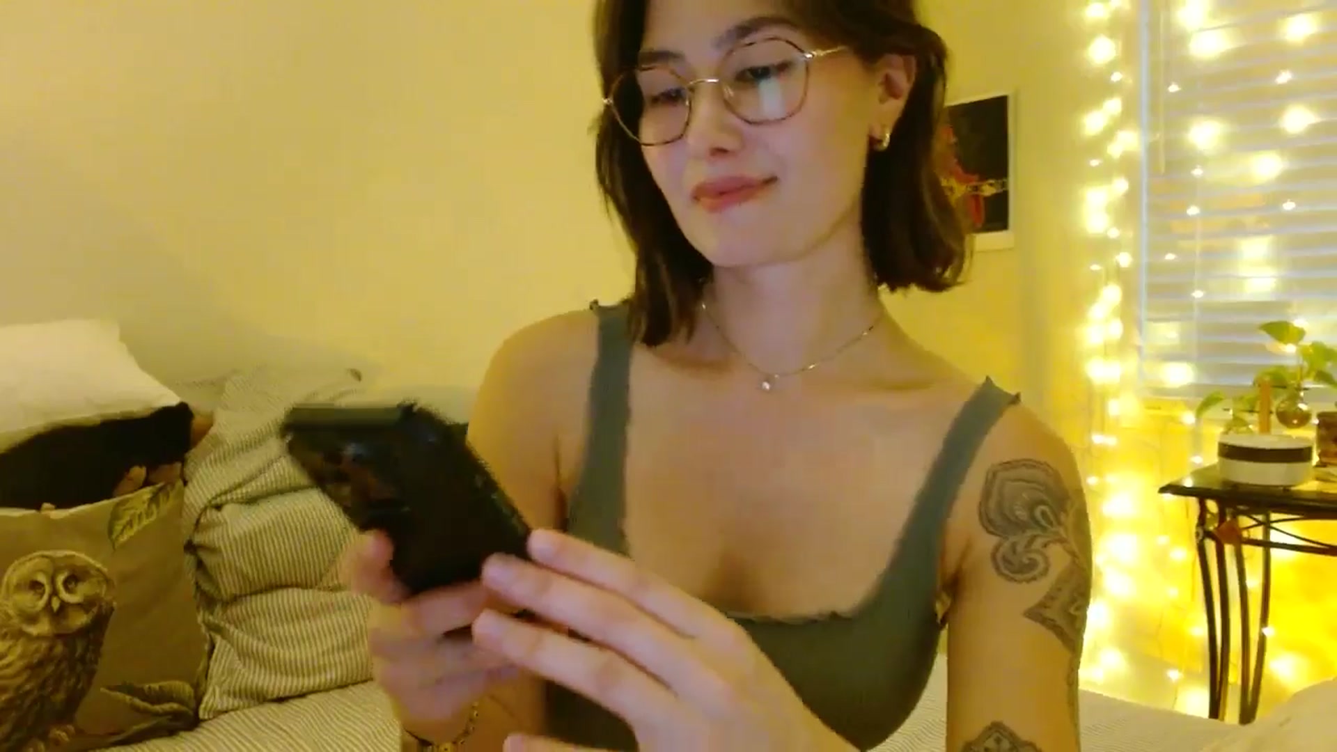 Gallery image thumbnail from honey28's myfreecams stream on, 04/21/2026, 02:44 image 2 of 20