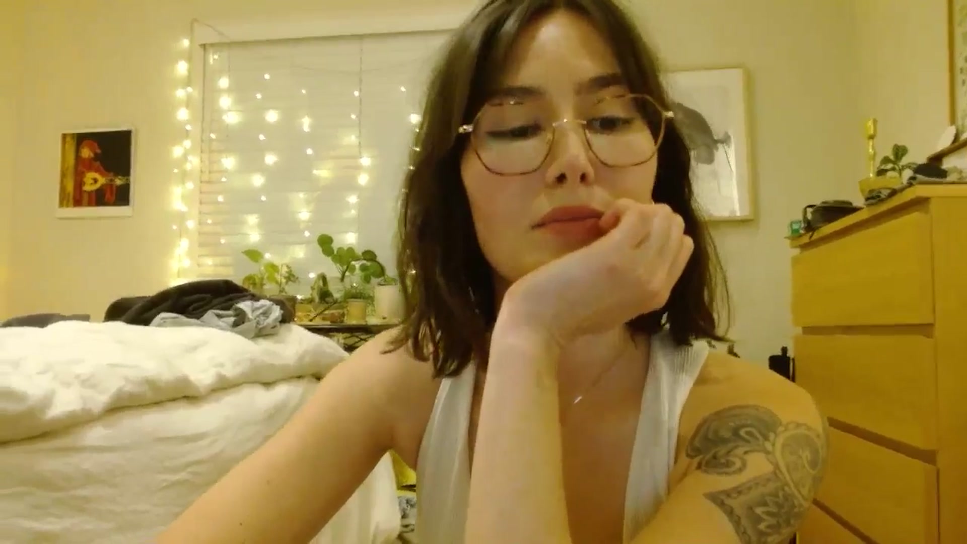 Gallery image thumbnail from honey28's myfreecams stream on, 04/26/2026, 03:49 image 10 of 20