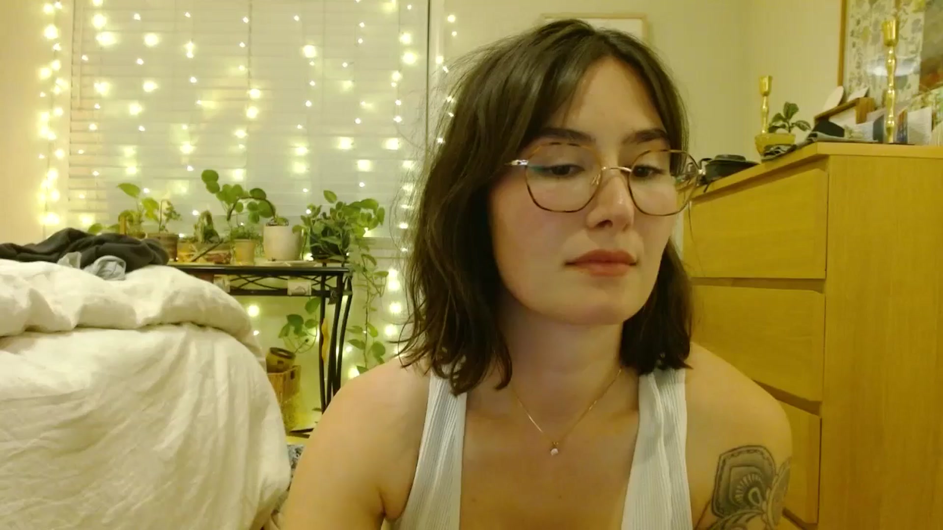 Gallery image thumbnail from honey28's myfreecams stream on, 04/26/2026, 03:49 image 17 of 20