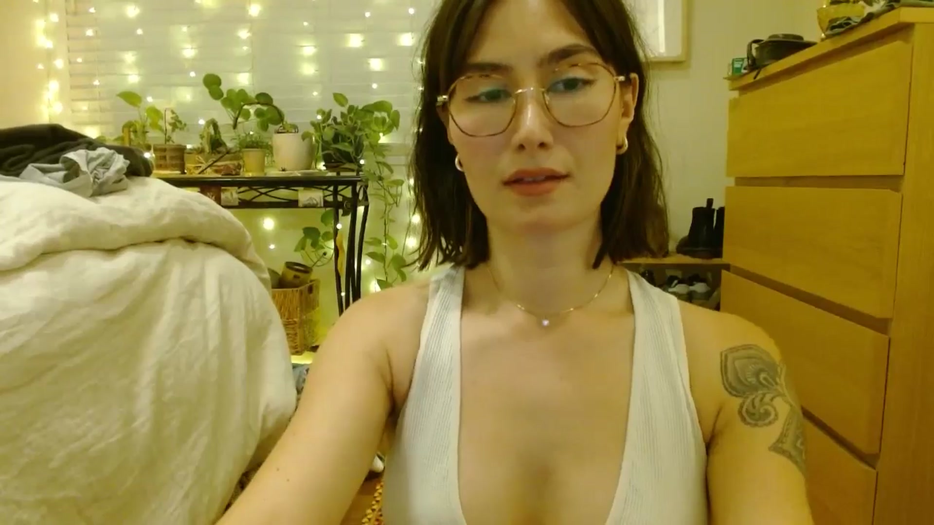 Gallery image thumbnail from honey28's myfreecams stream on, 04/26/2026, 03:49 image 2 of 20