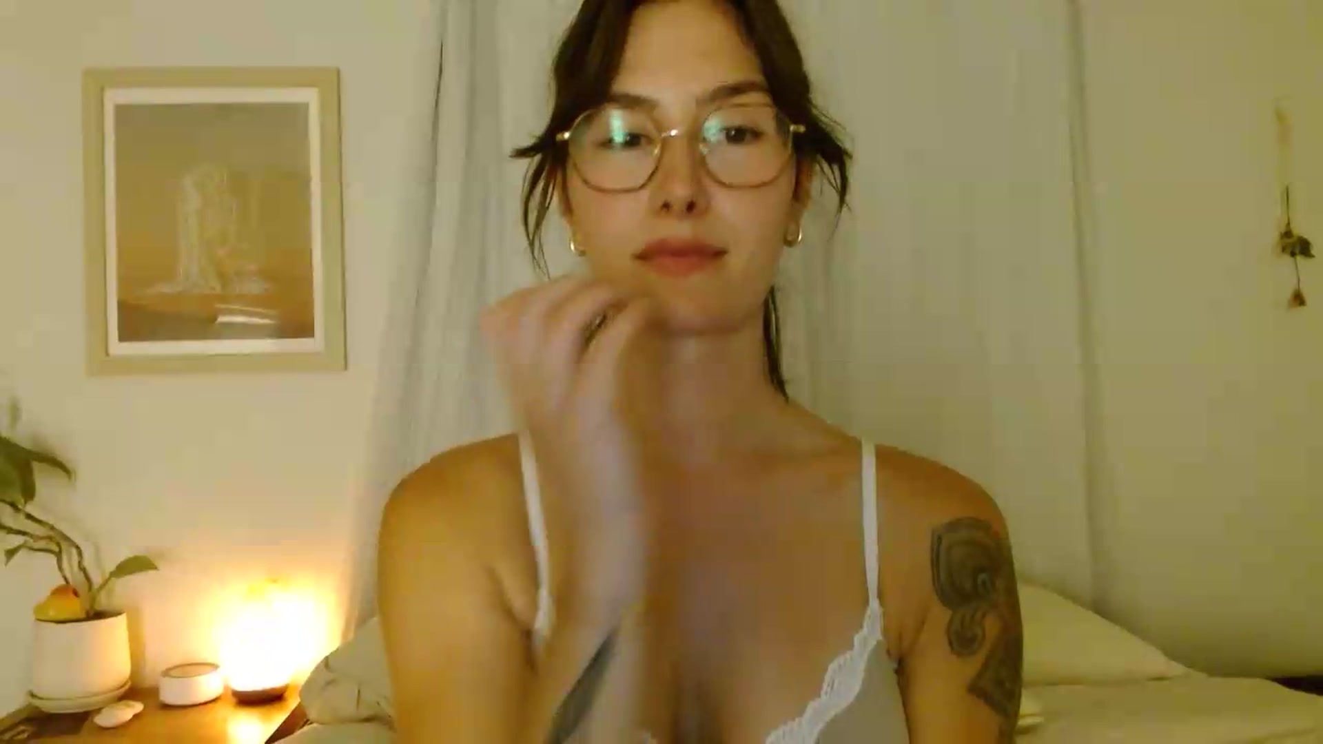Gallery image thumbnail from honey28's myfreecams stream on, 09/04/2026, 04:49 image 3 of 20
