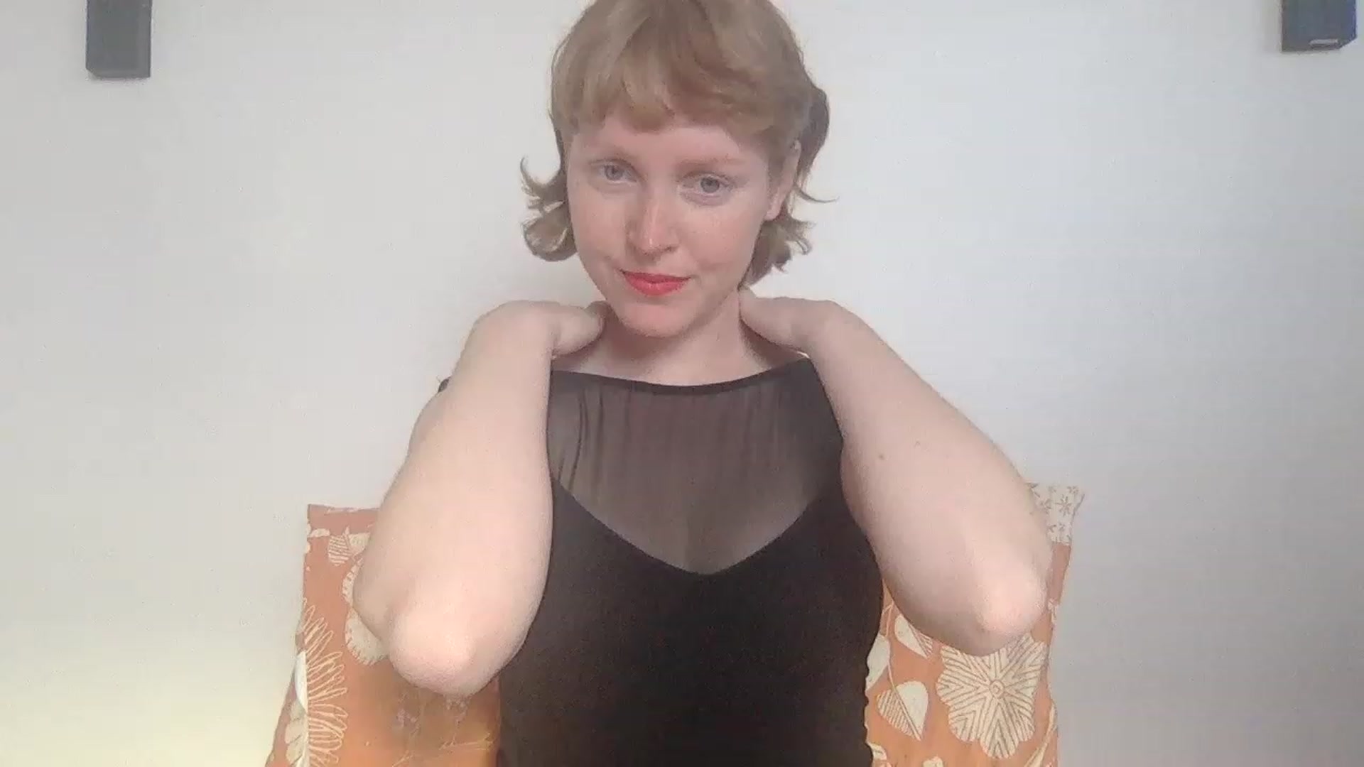 Gallery image thumbnail from honey_bea_'s myfreecams stream on, 05/13/2023, 01:19 image 6 of 20