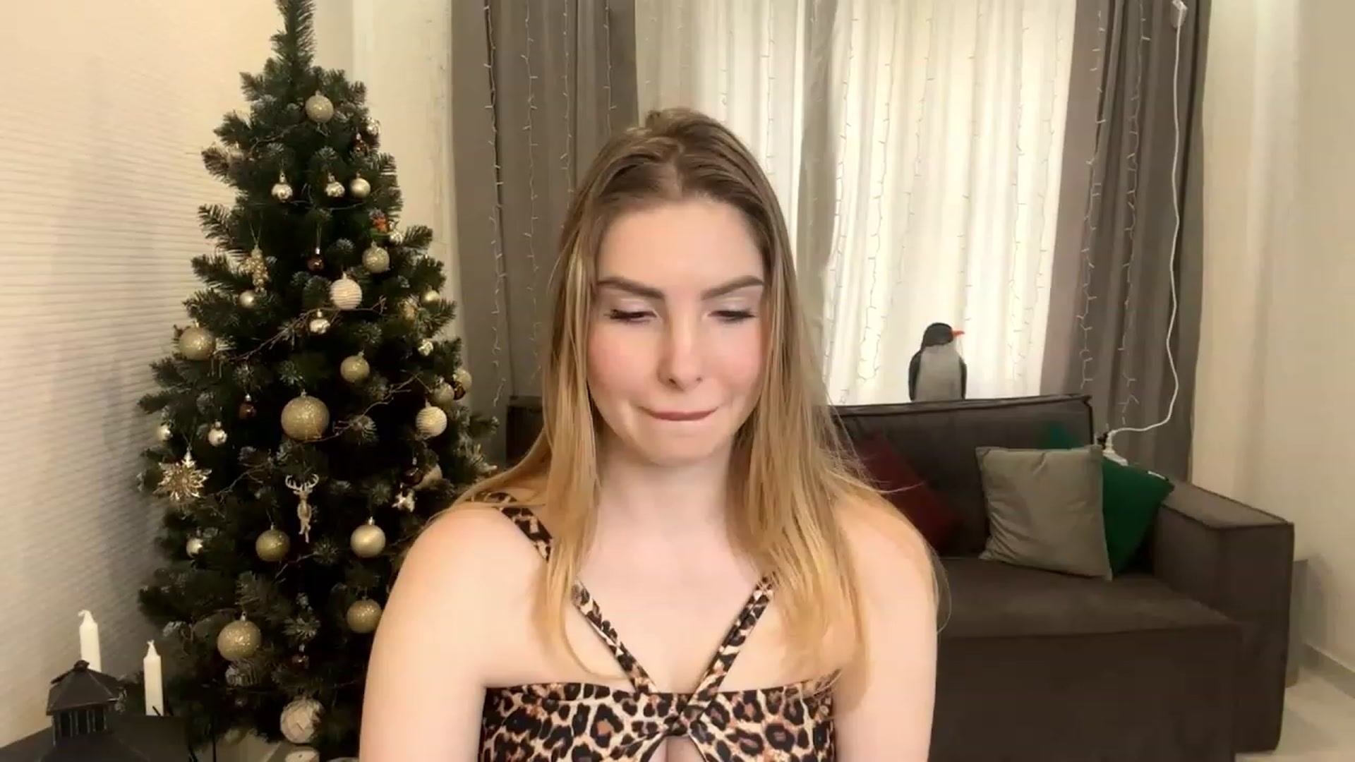 Gallery image thumbnail from honeymoons's myfreecams stream on, 12/28/2023, 11:53 image 19 of 20