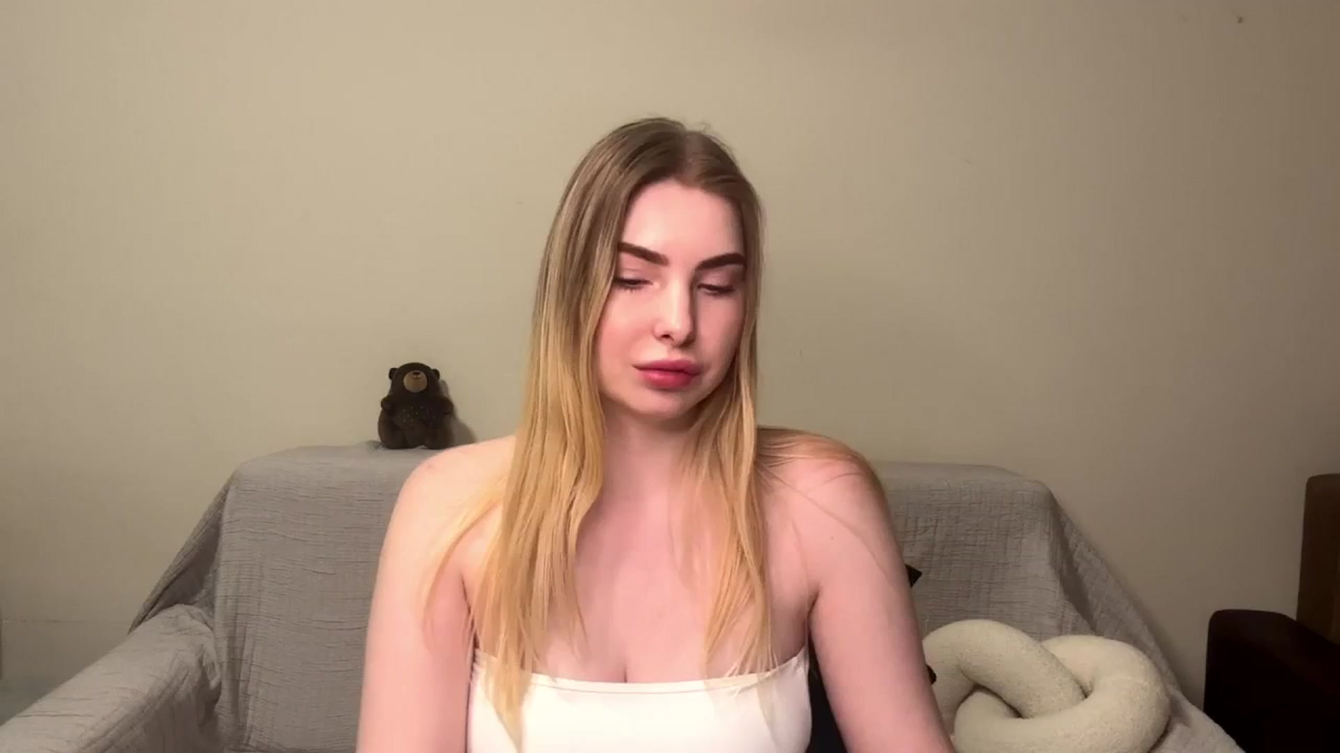 Gallery image thumbnail from honeymoons's myfreecams stream on, 03/01/2025, 16:24 image 16 of 20