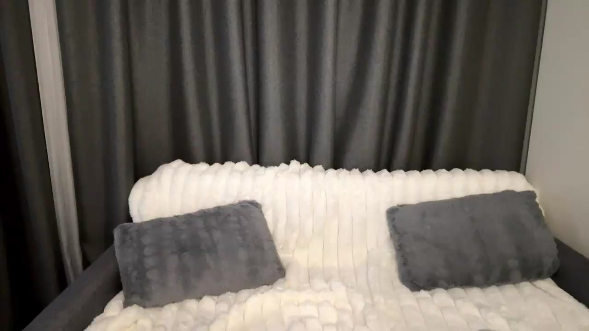 Gallery image thumbnail from honeymoons's myfreecams stream on, 08/06/2026, 24:10 image 17 of 20