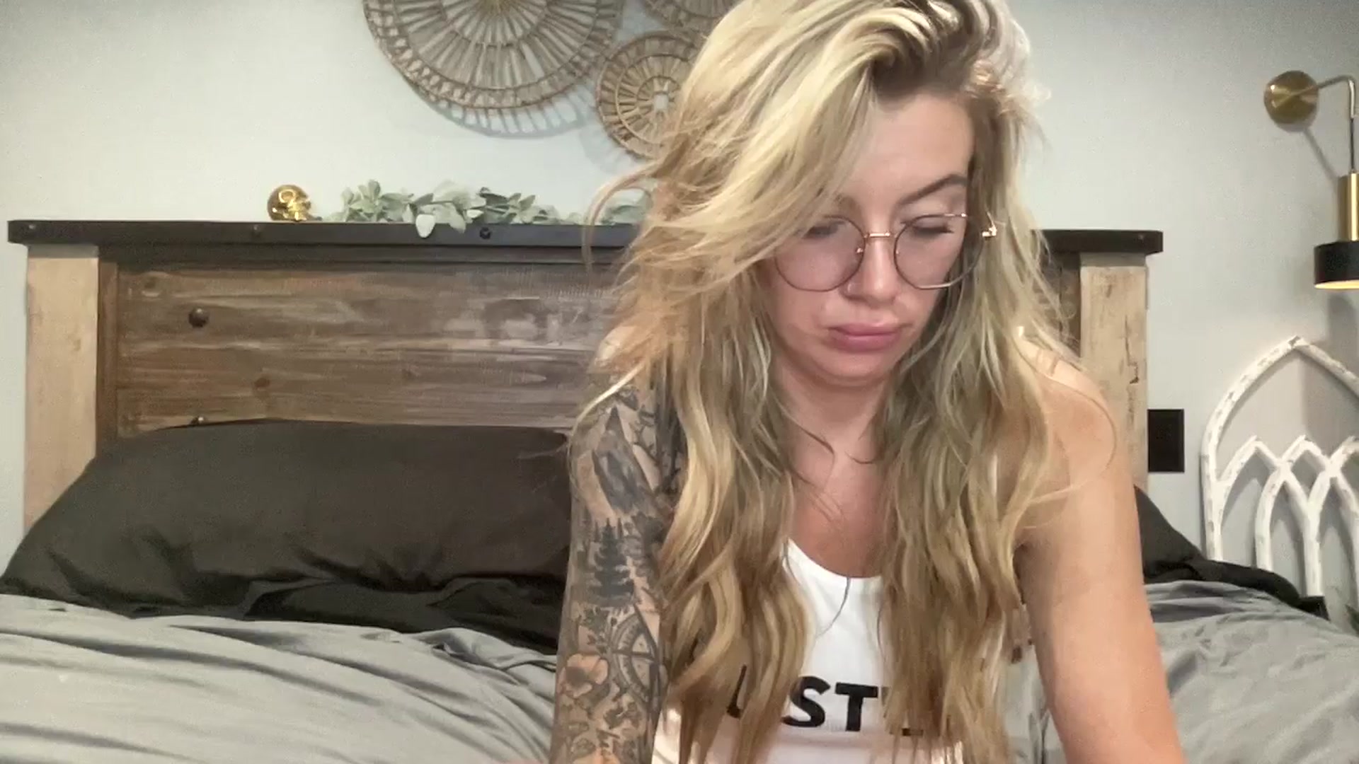 Gallery image thumbnail from honeyoutlaw's myfreecams stream on, 08/28/2024, 05:29 image 16 of 20