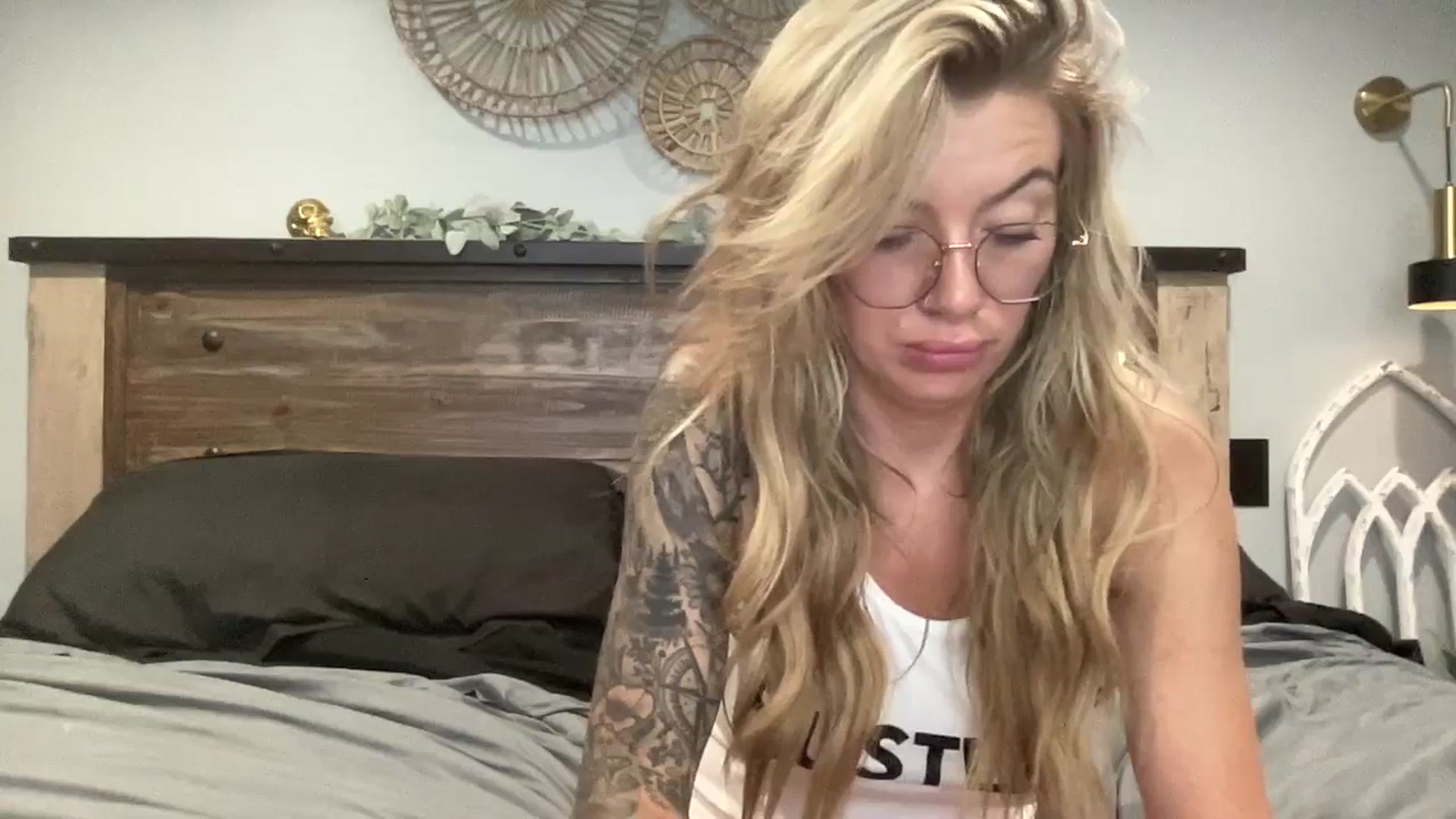 Gallery image thumbnail from honeyoutlaw's myfreecams stream on, 08/28/2024, 05:29 image 17 of 20