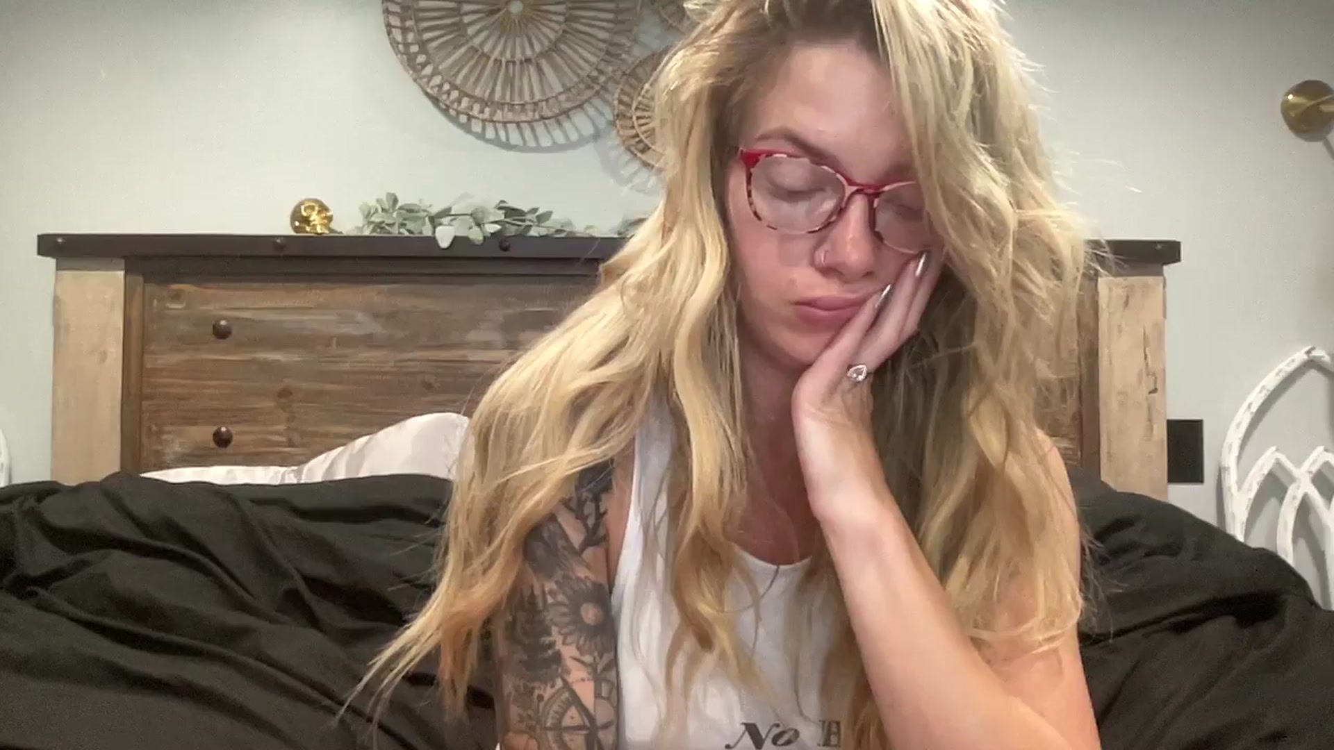 Gallery image thumbnail from honeyoutlaw's myfreecams stream on, 09/10/2024, 06:18 image 6 of 20