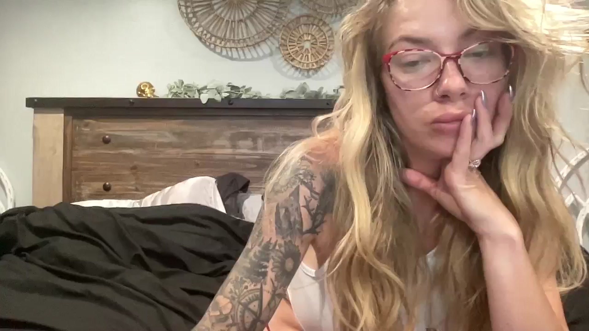 Gallery image thumbnail from honeyoutlaw's myfreecams stream on, 09/10/2024, 06:18 image 1 of 20