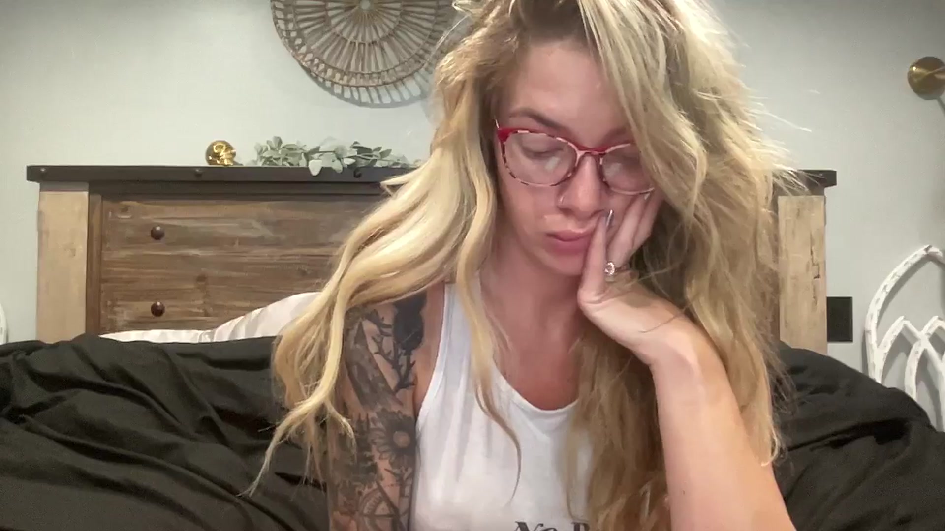Gallery image thumbnail from honeyoutlaw's myfreecams stream on, 09/10/2024, 06:18 image 2 of 20