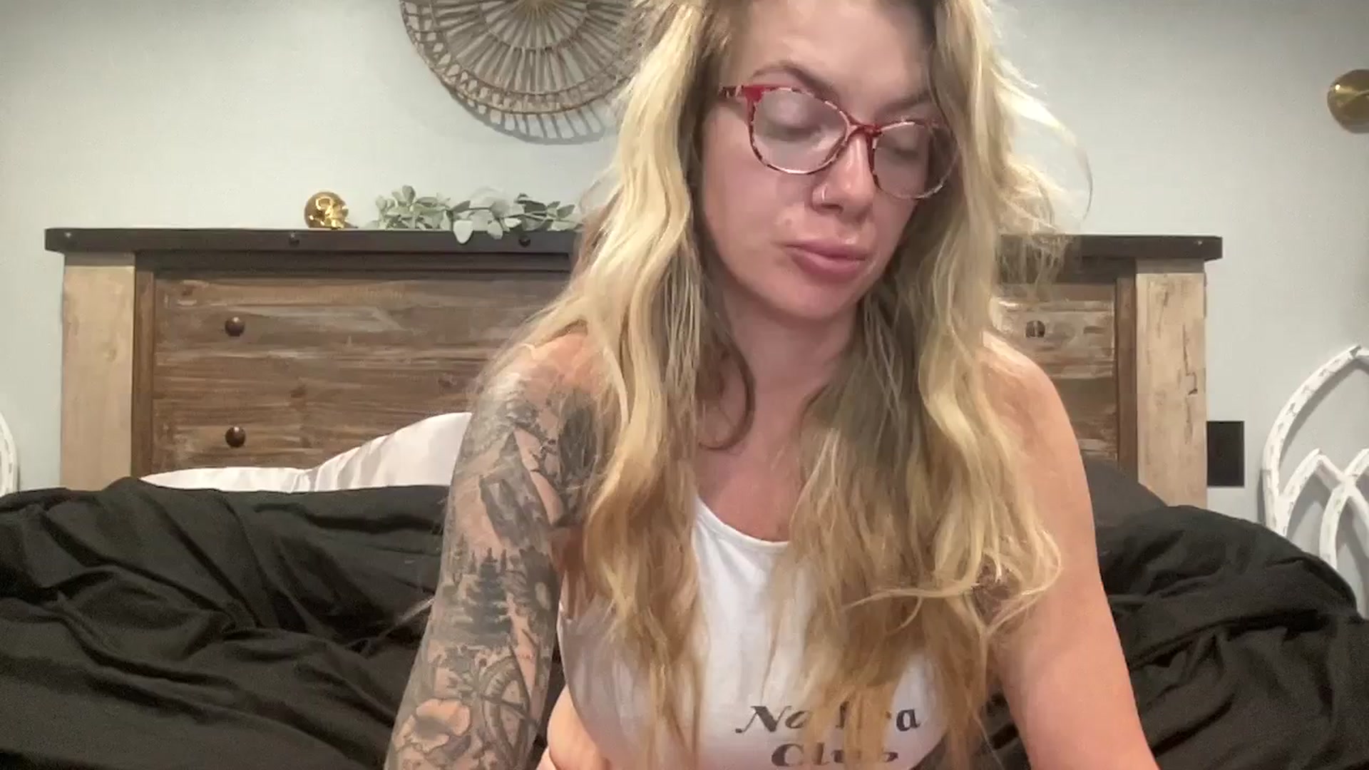Gallery image thumbnail from honeyoutlaw's myfreecams stream on, 09/10/2024, 06:18 image 18 of 20