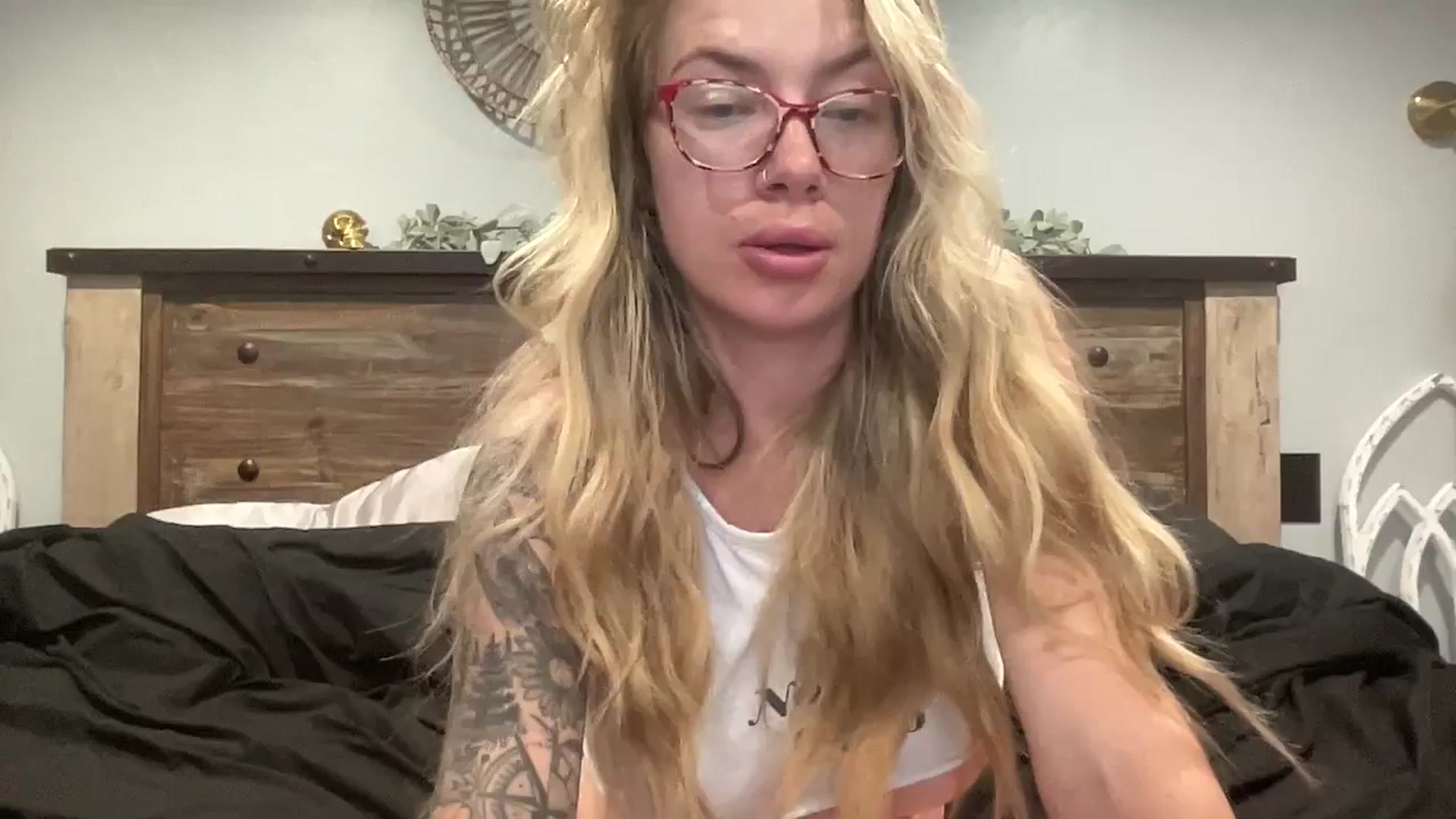 Gallery image thumbnail from honeyoutlaw's myfreecams stream on, 09/10/2024, 06:18 image 15 of 20
