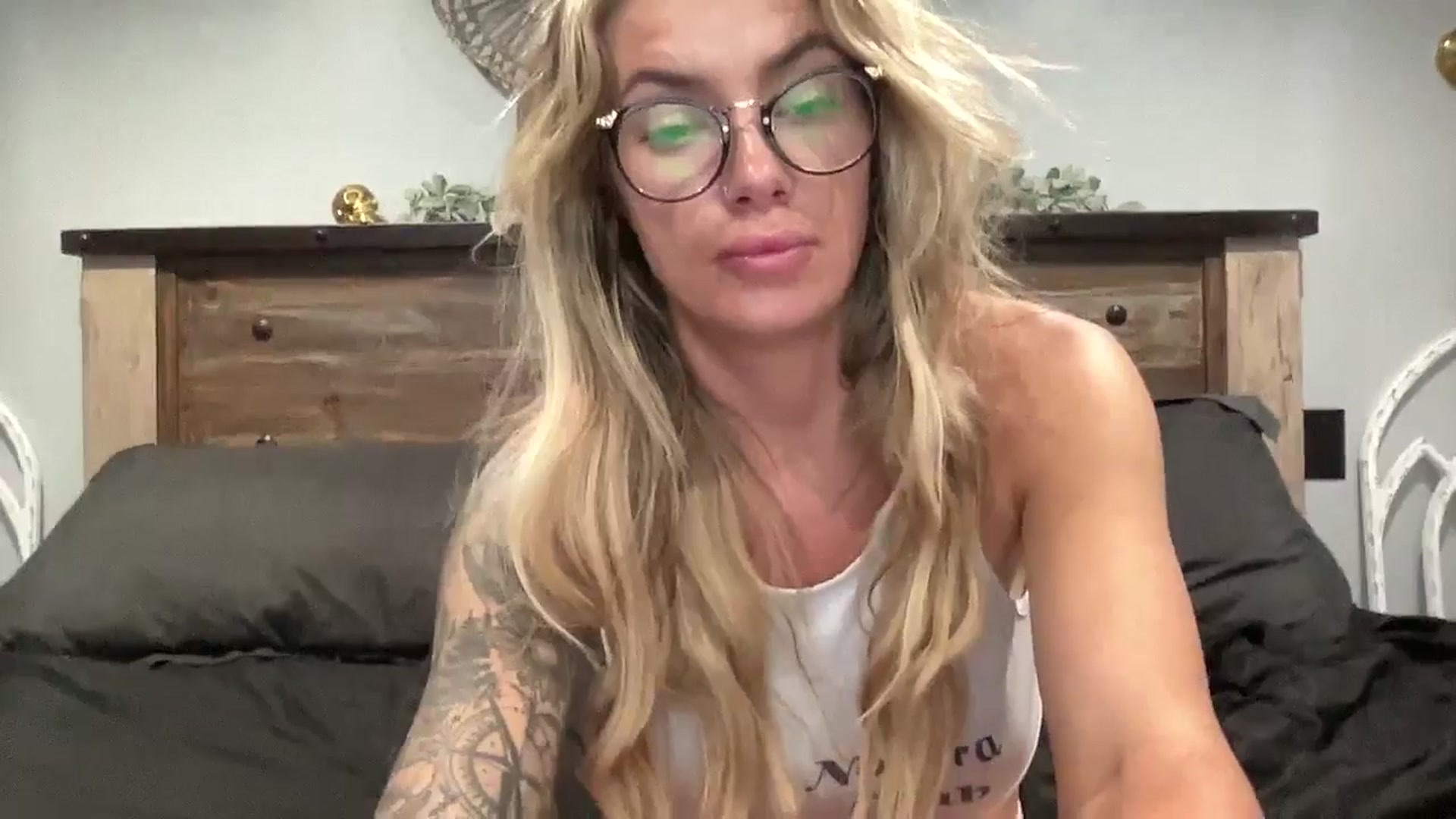 Gallery image thumbnail from honeyoutlaw's myfreecams stream on, 10/08/2024, 05:58 image 12 of 20