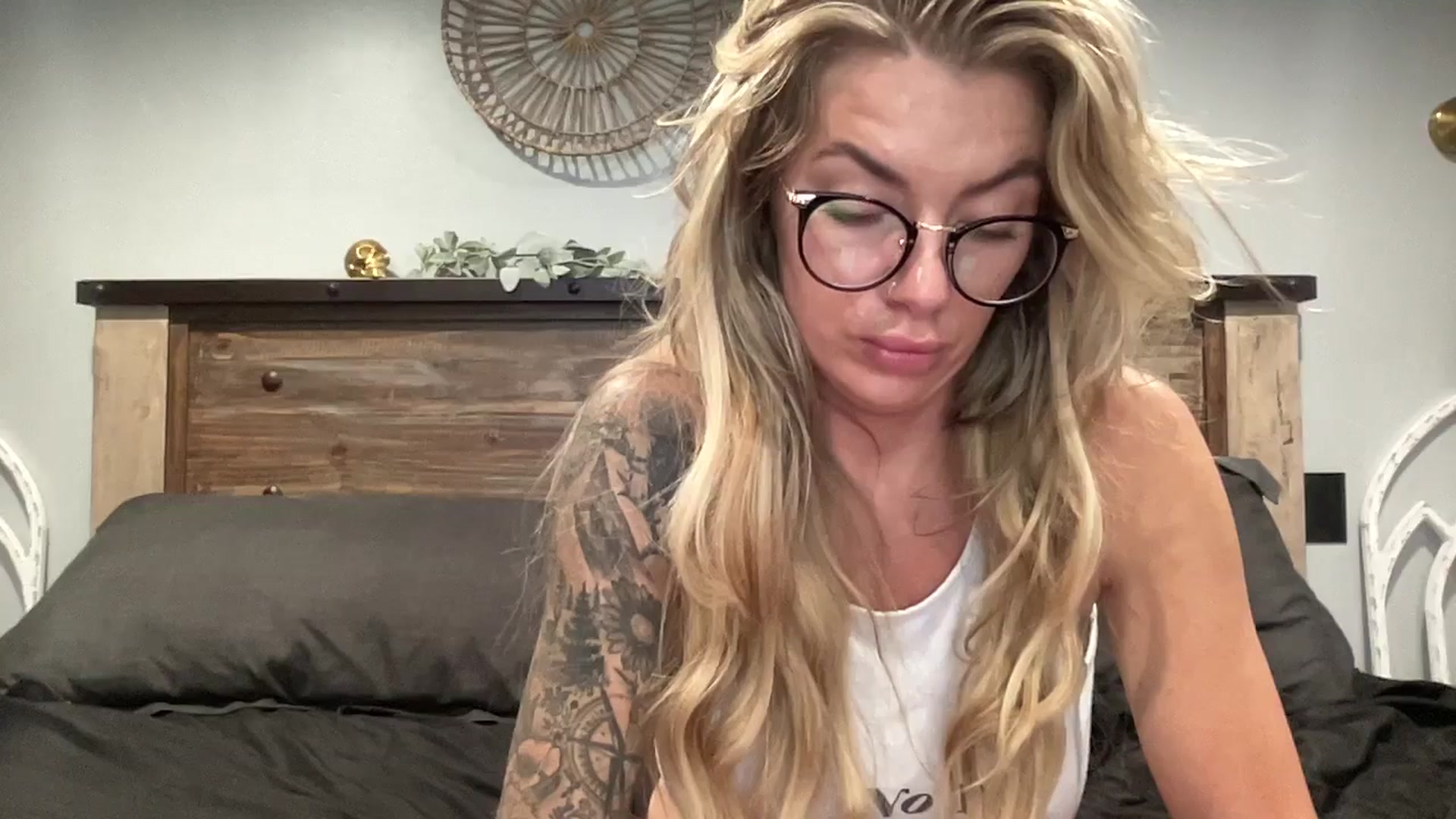 Gallery image thumbnail from honeyoutlaw's myfreecams stream on, 10/08/2024, 05:58 image 6 of 20